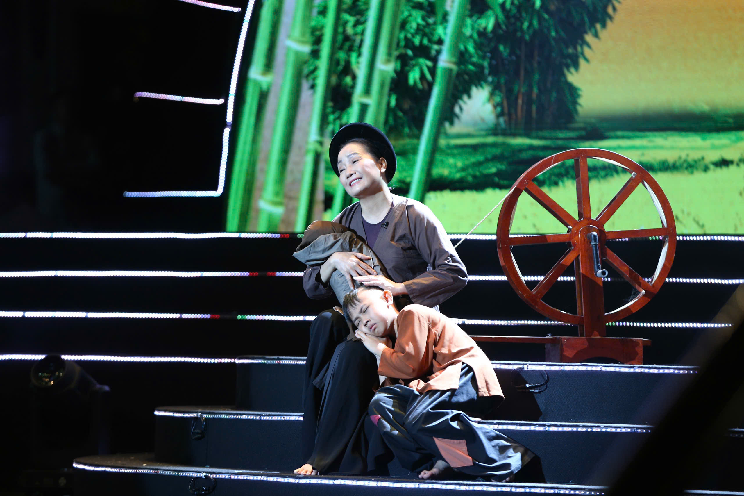 X&uacute;c động chương tr&igrave;nh nghệ thuật đặc biệt &ldquo;Qu&agrave; th&aacute;ng 5 d&acirc;ng Người&rdquo;- Ảnh 4.