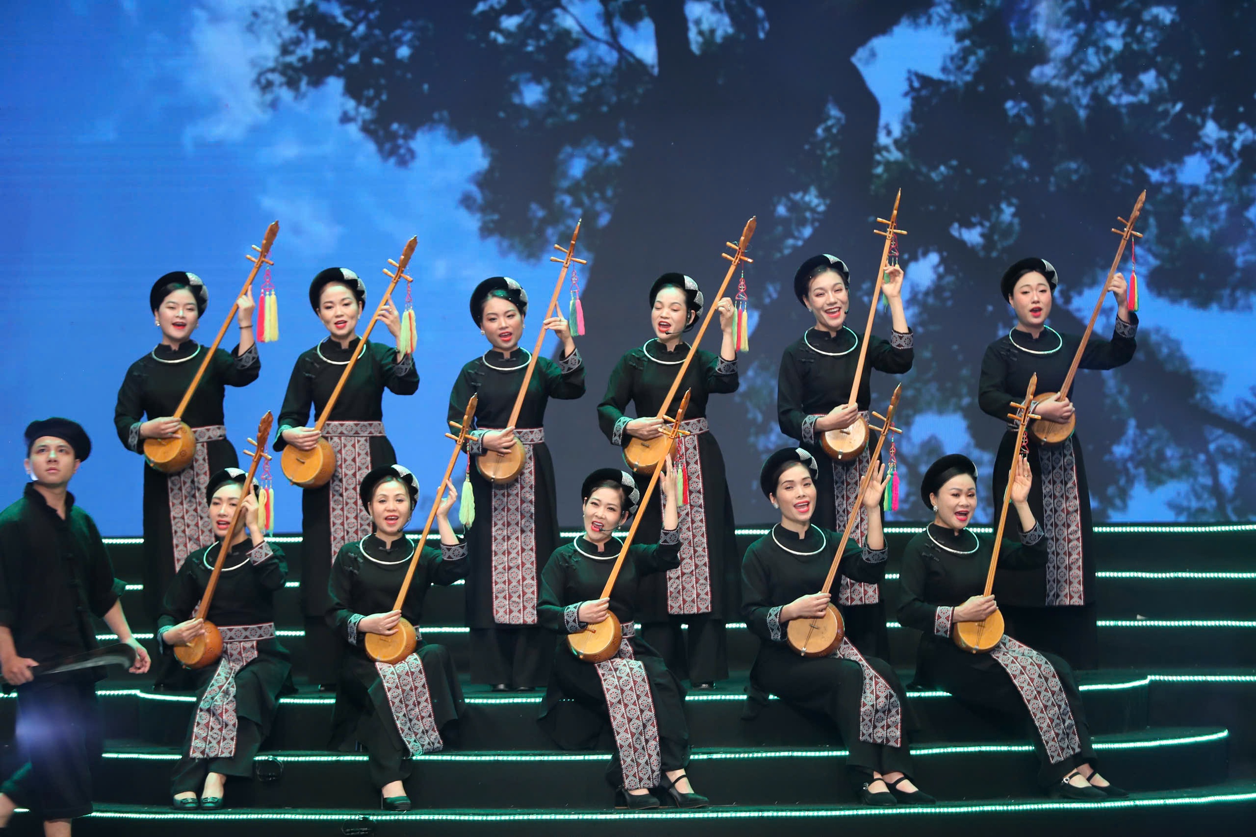 X&uacute;c động chương tr&igrave;nh nghệ thuật đặc biệt &ldquo;Qu&agrave; th&aacute;ng 5 d&acirc;ng Người&rdquo;- Ảnh 12.