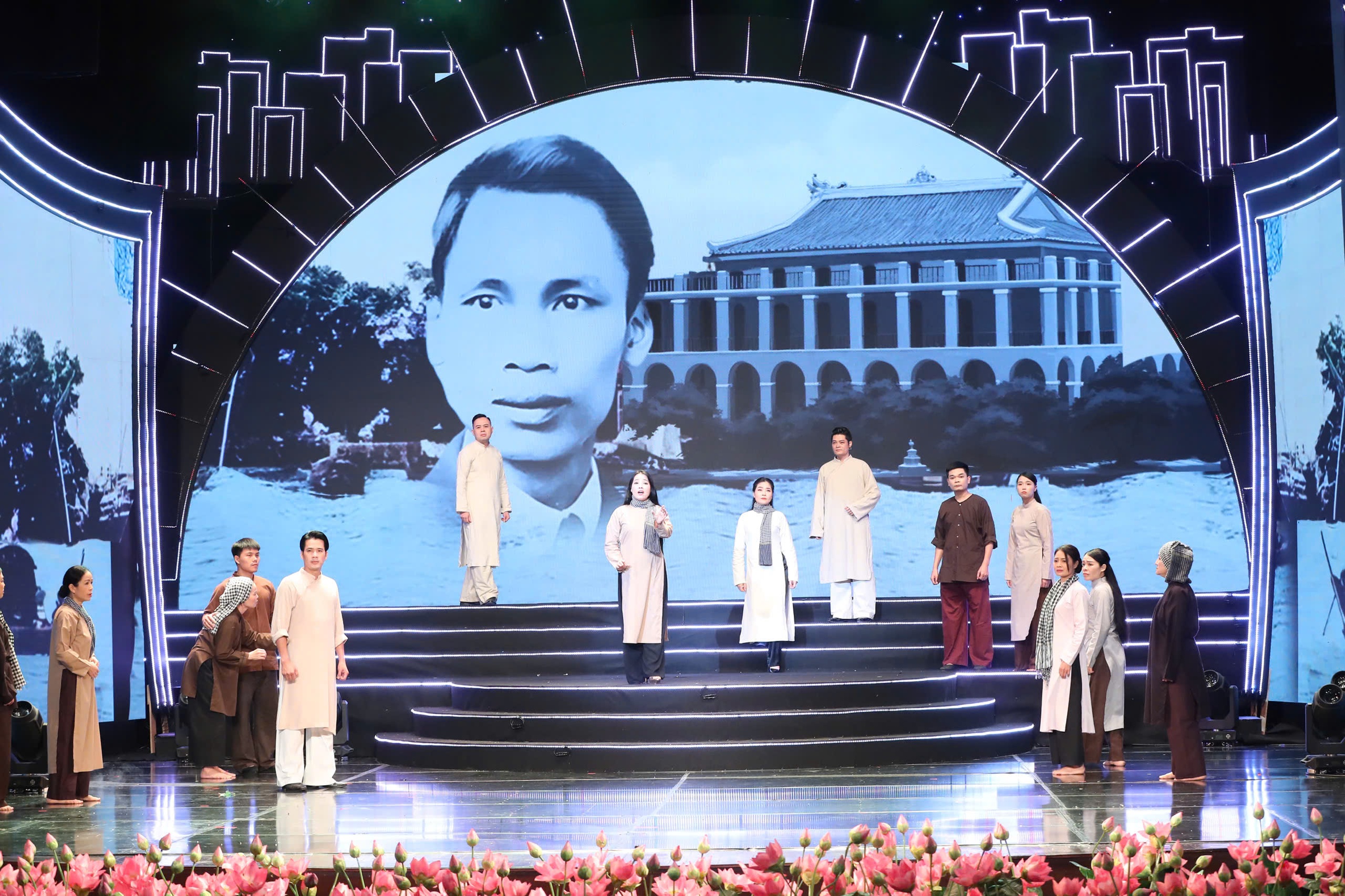 X&uacute;c động chương tr&igrave;nh nghệ thuật đặc biệt &ldquo;Qu&agrave; th&aacute;ng 5 d&acirc;ng Người&rdquo;- Ảnh 8.