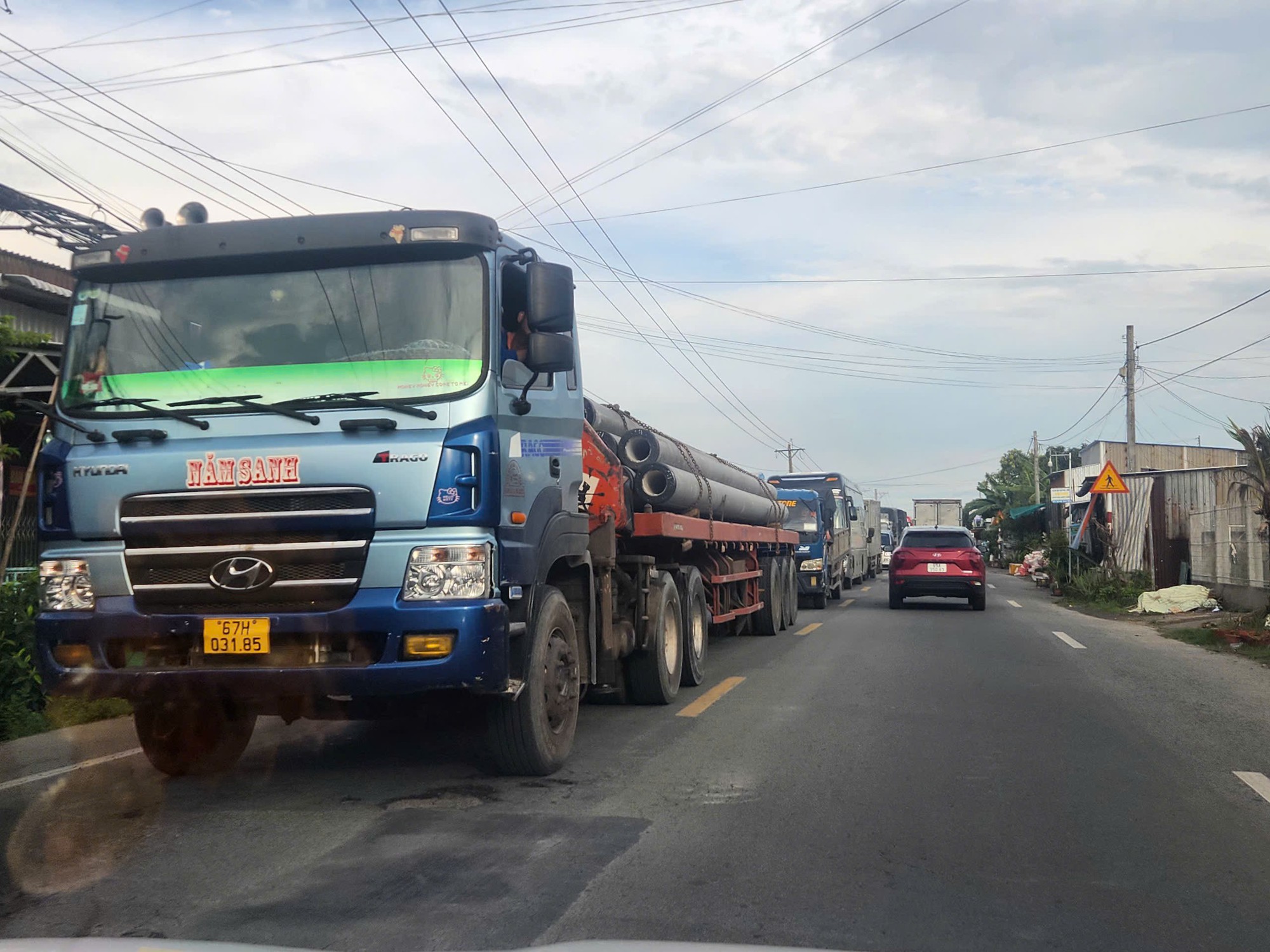 Tr&aacute;nh xe b&aacute;n tải, xe tải đ&acirc;m v&agrave;o nh&agrave; d&acirc;n tr&ecirc;n QL91 qua An Giang - Ảnh 3.