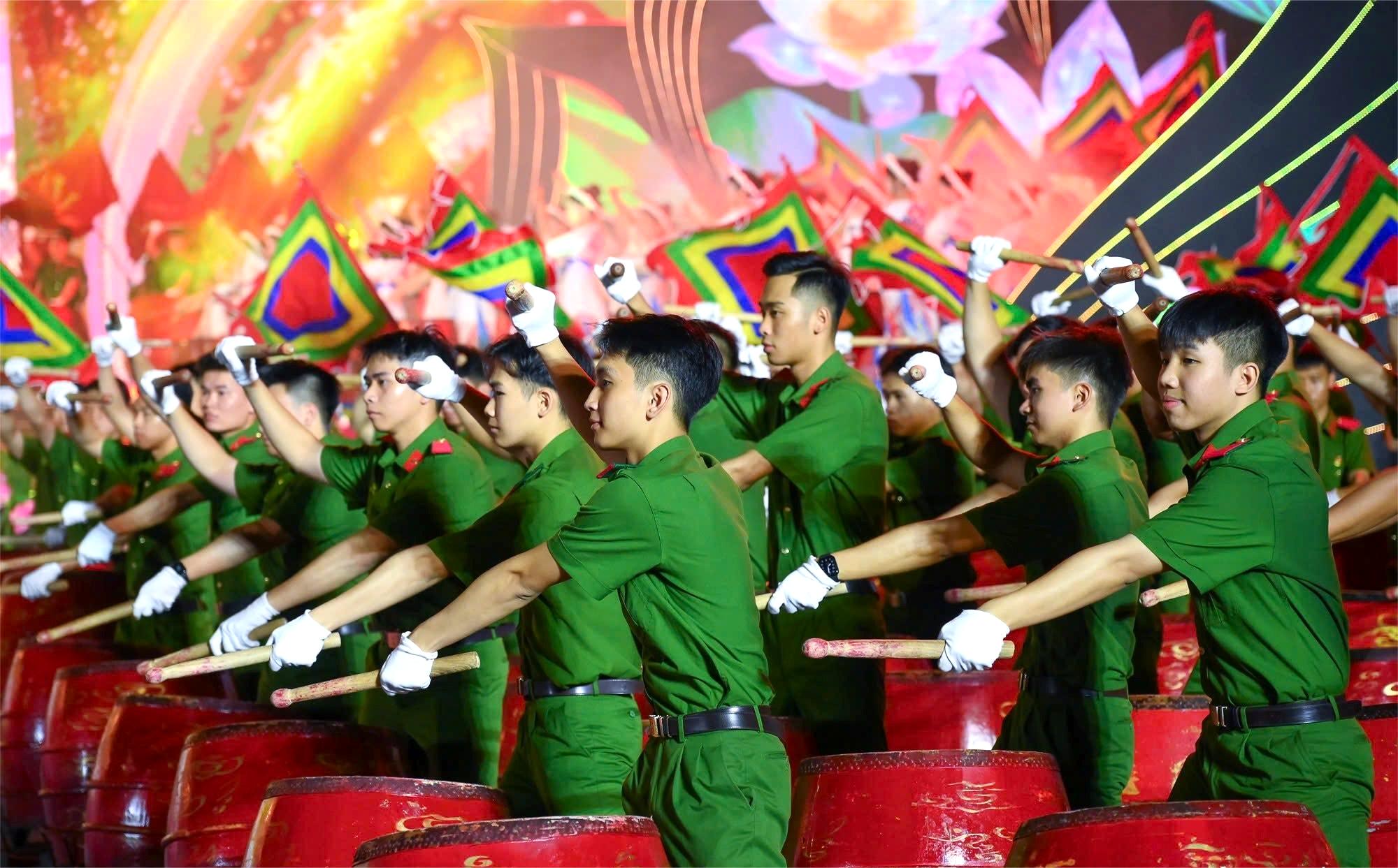 Khai mạc Lễ hội L&agrave;ng Sen năm 2025 v&agrave; kh&aacute;nh th&agrave;nh tượng đ&agrave;i &ldquo;B&aacute;c Hồ về thăm qu&ecirc;&rdquo;- Ảnh 5.