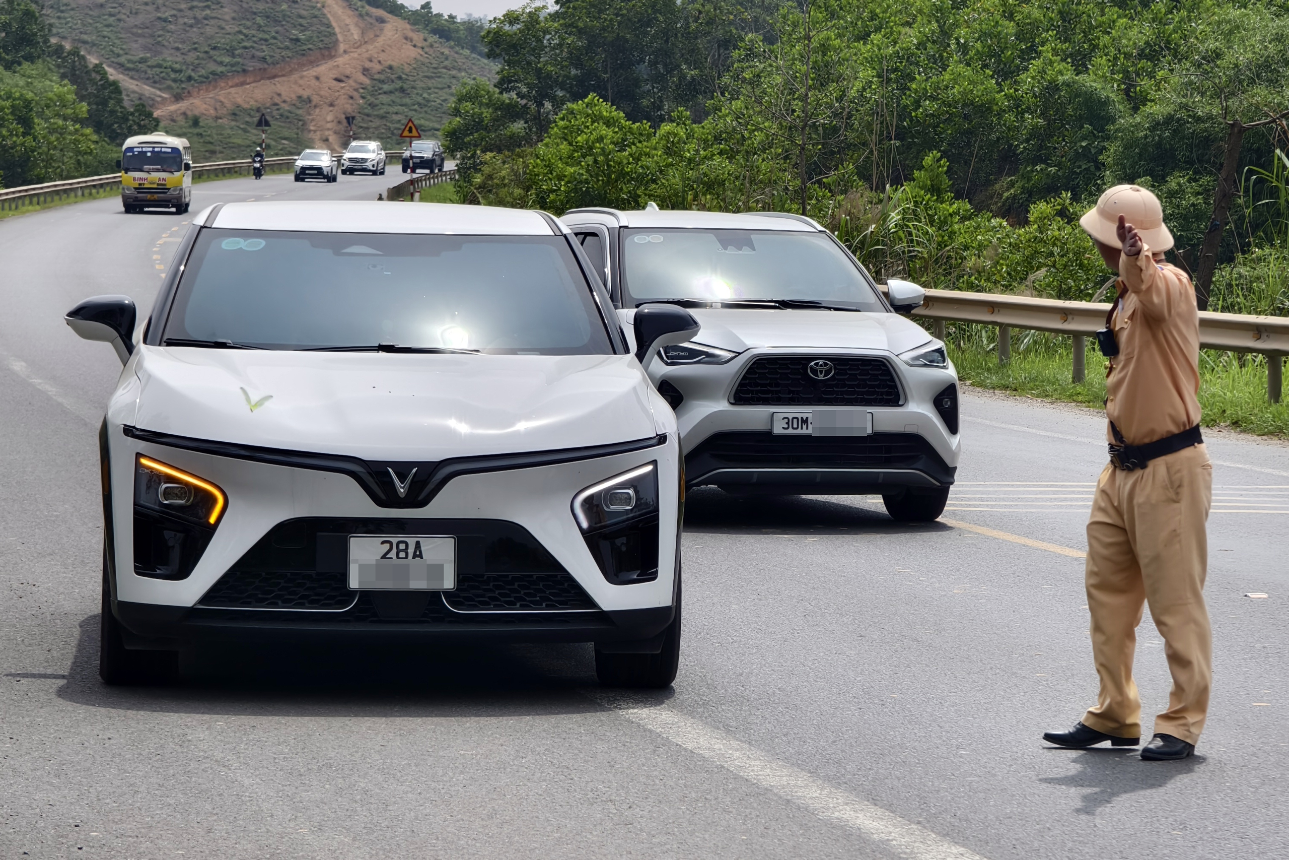 Hà Nội: Nhiều tài xế chạy quá tốc độ bị phạt nặng- Ảnh 6. Hà Nội: Nhiều tài xế chạy quá tốc độ bị phạt nặng- Ảnh 6.