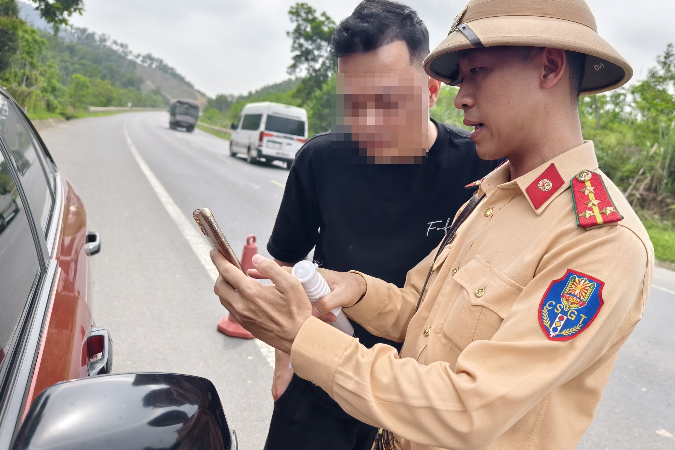 Hà Nội: Nhiều tài xế chạy quá tốc độ bị phạt nặng- Ảnh 4. Hà Nội: Nhiều tài xế chạy quá tốc độ bị phạt nặng- Ảnh 4.