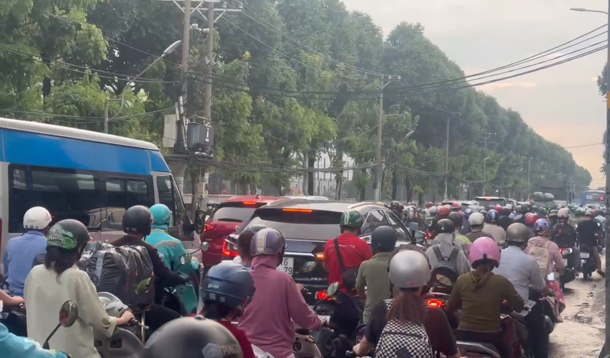 TP.HCM: Hai xe m&aacute;y va chạm tr&ecirc;n đường Quang Trung, một người tử vong- Ảnh 2.