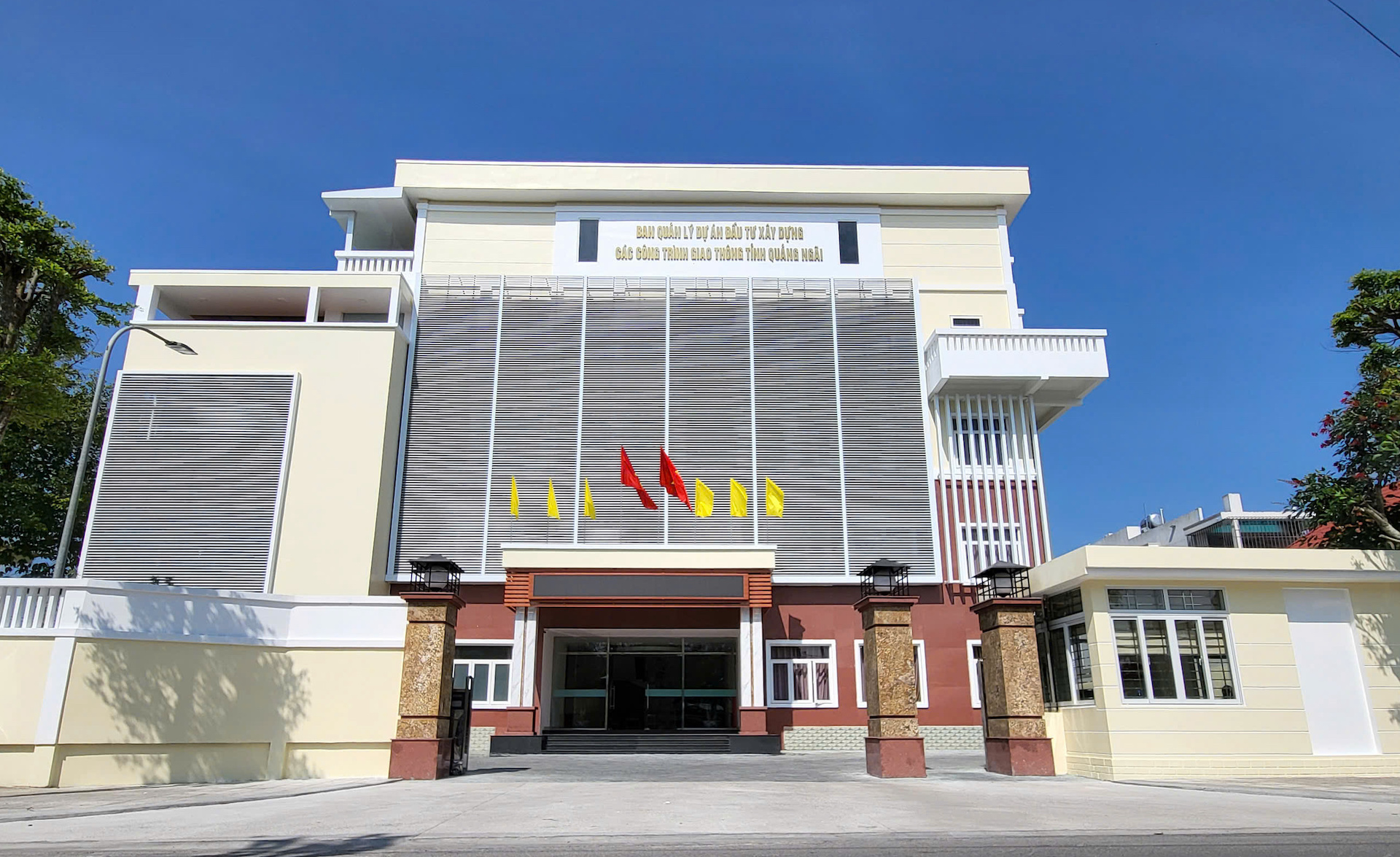 Quảng Ng&atilde;i giao chủ đầu tư Dự &aacute;n giải ph&oacute;ng mặt bằng đường sắt tốc độ cao qua địa b&agrave;n- Ảnh 4.