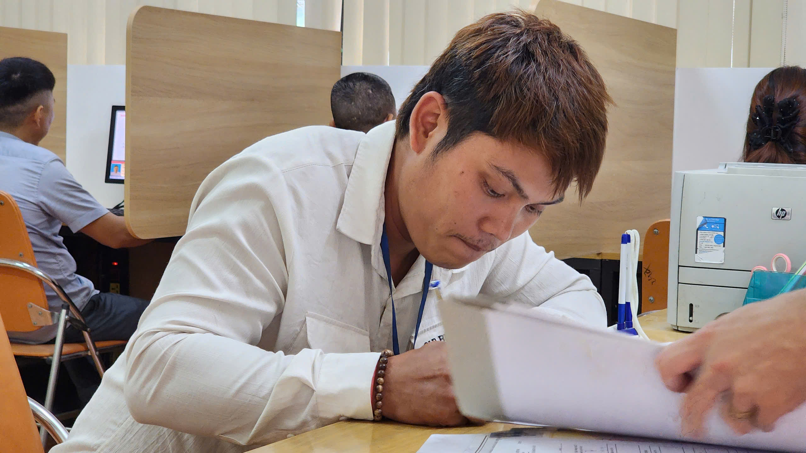 CSGT H&ograve;a B&igrave;nh lần đầu tổ chức s&aacute;t hạch GPLX &ocirc; t&ocirc;- Ảnh 8.