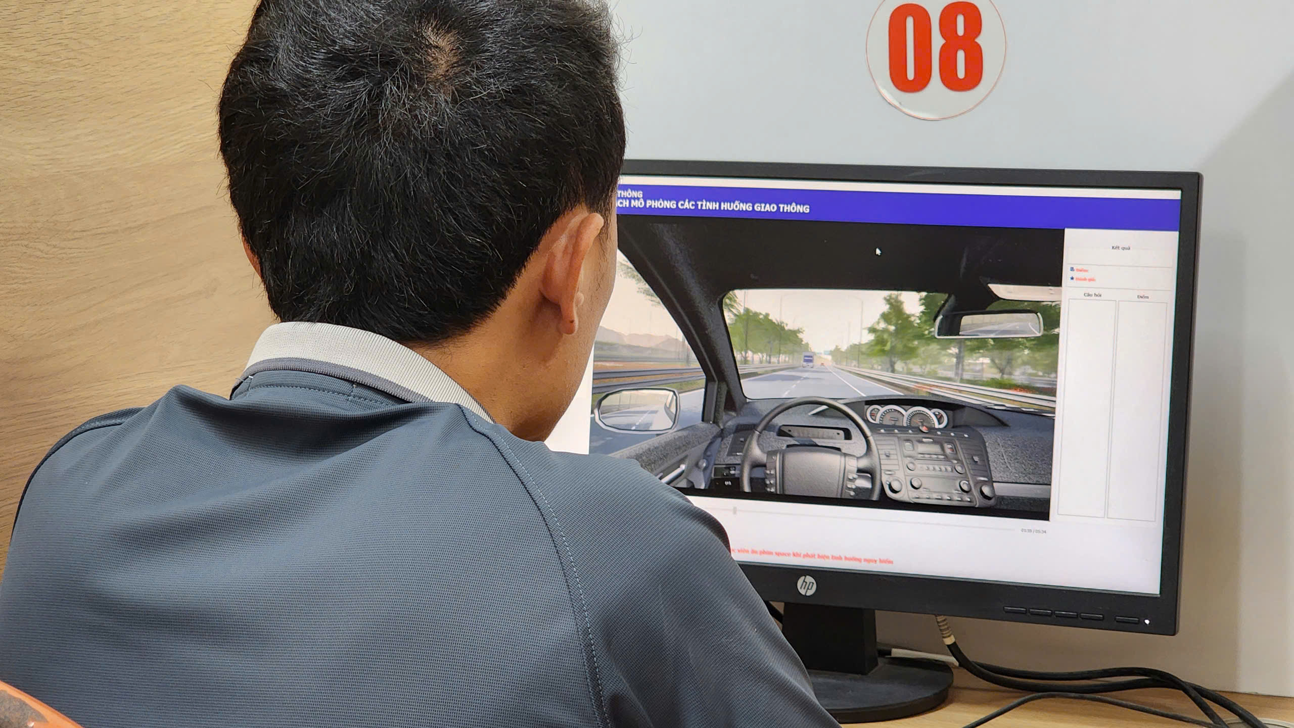 CSGT H&ograve;a B&igrave;nh lần đầu tổ chức s&aacute;t hạch GPLX &ocirc; t&ocirc;- Ảnh 9.