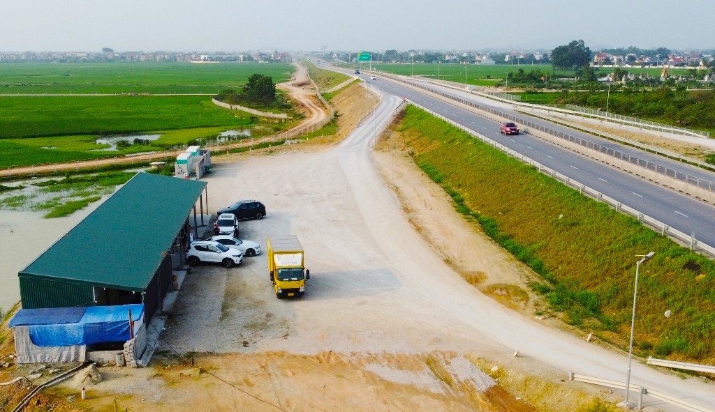 Cục Đường bộ yêu cầu siết chất lượng trạm dừng nghỉ tạm trên cao tốc Bắc - Nam- Ảnh 1. Cục Đường bộ yêu cầu siết chất lượng trạm dừng nghỉ tạm trên cao tốc Bắc - Nam- Ảnh 1.