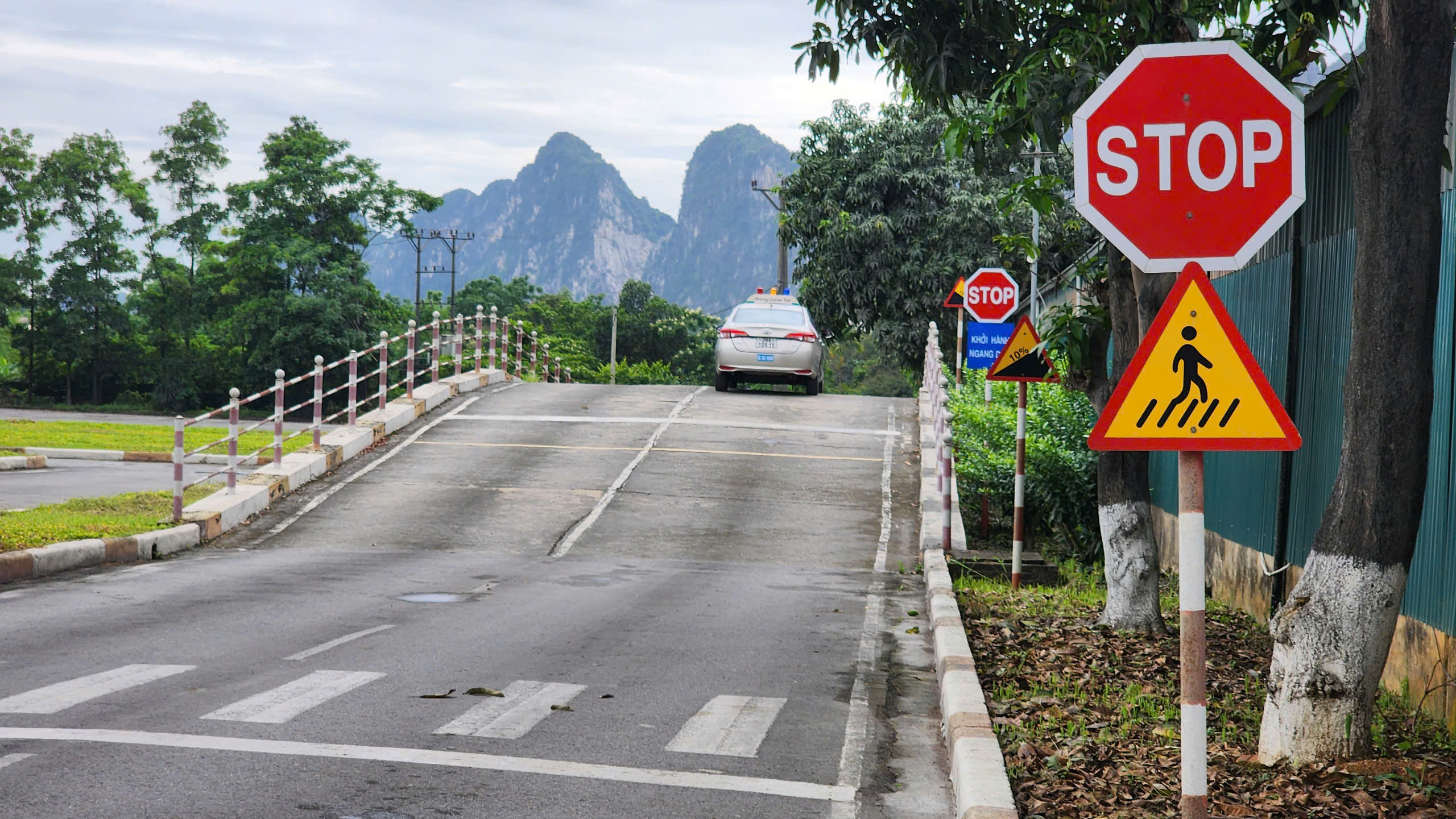 CSGT H&ograve;a B&igrave;nh lần đầu tổ chức s&aacute;t hạch GPLX &ocirc; t&ocirc;- Ảnh 20.