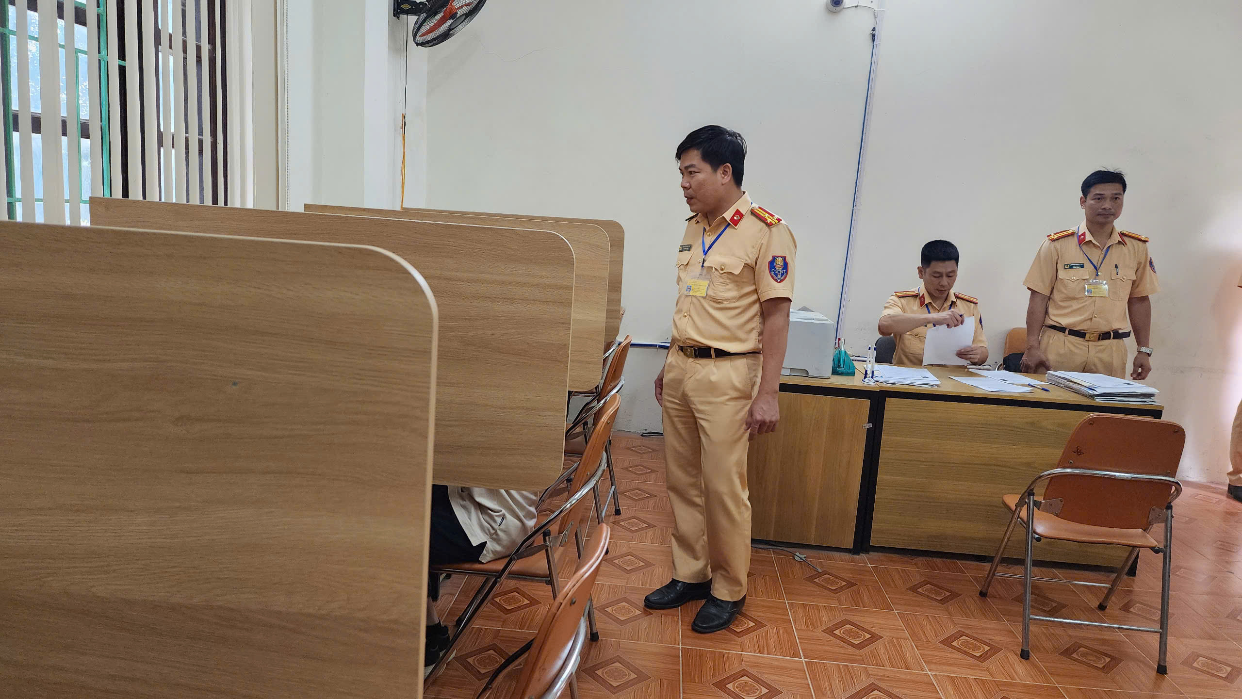 CSGT H&ograve;a B&igrave;nh lần đầu tổ chức s&aacute;t hạch GPLX &ocirc; t&ocirc;- Ảnh 21.