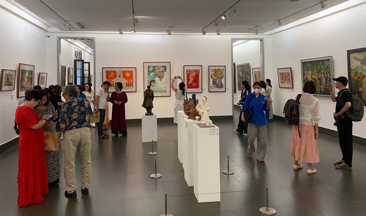 Khắc họa h&igrave;nh ảnh B&aacute;c Hồ trong c&aacute;c t&aacute;c phẩm mỹ thuật- Ảnh 8.