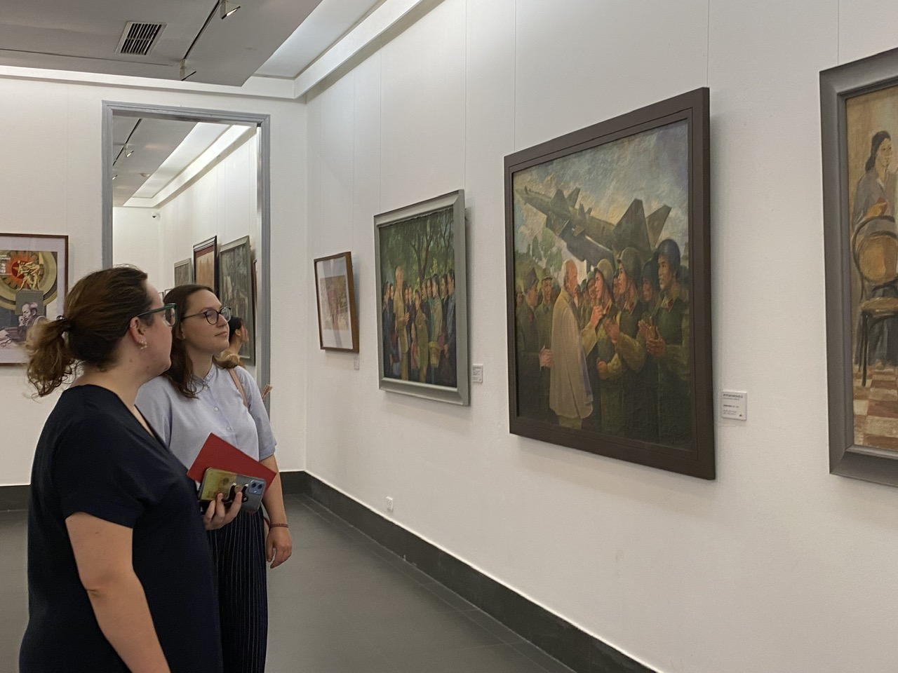 Khắc họa h&igrave;nh ảnh B&aacute;c Hồ trong c&aacute;c t&aacute;c phẩm mỹ thuật- Ảnh 9.