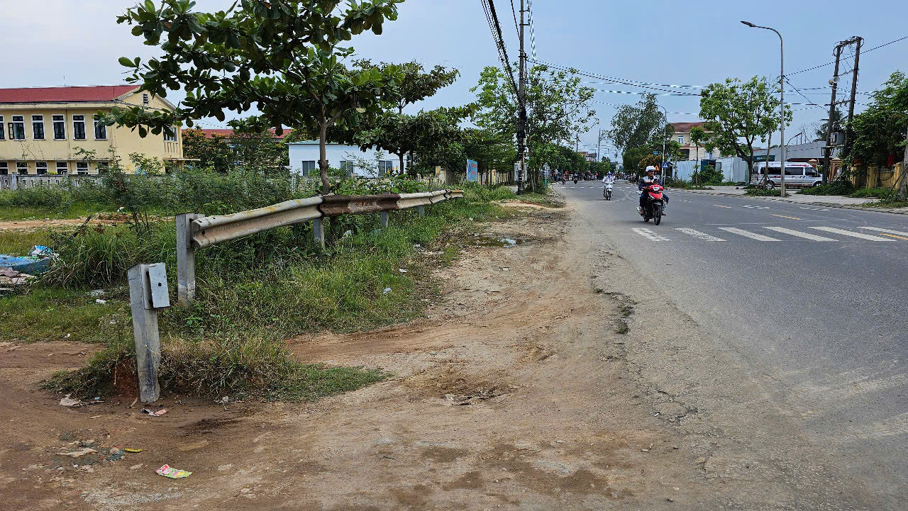 Huế: H&agrave;ng loạt tuyến đường bị r&agrave;o chắn chờ đấu nối quốc lộ, l&atilde;ng ph&iacute; tiền tỷ- Ảnh 4.