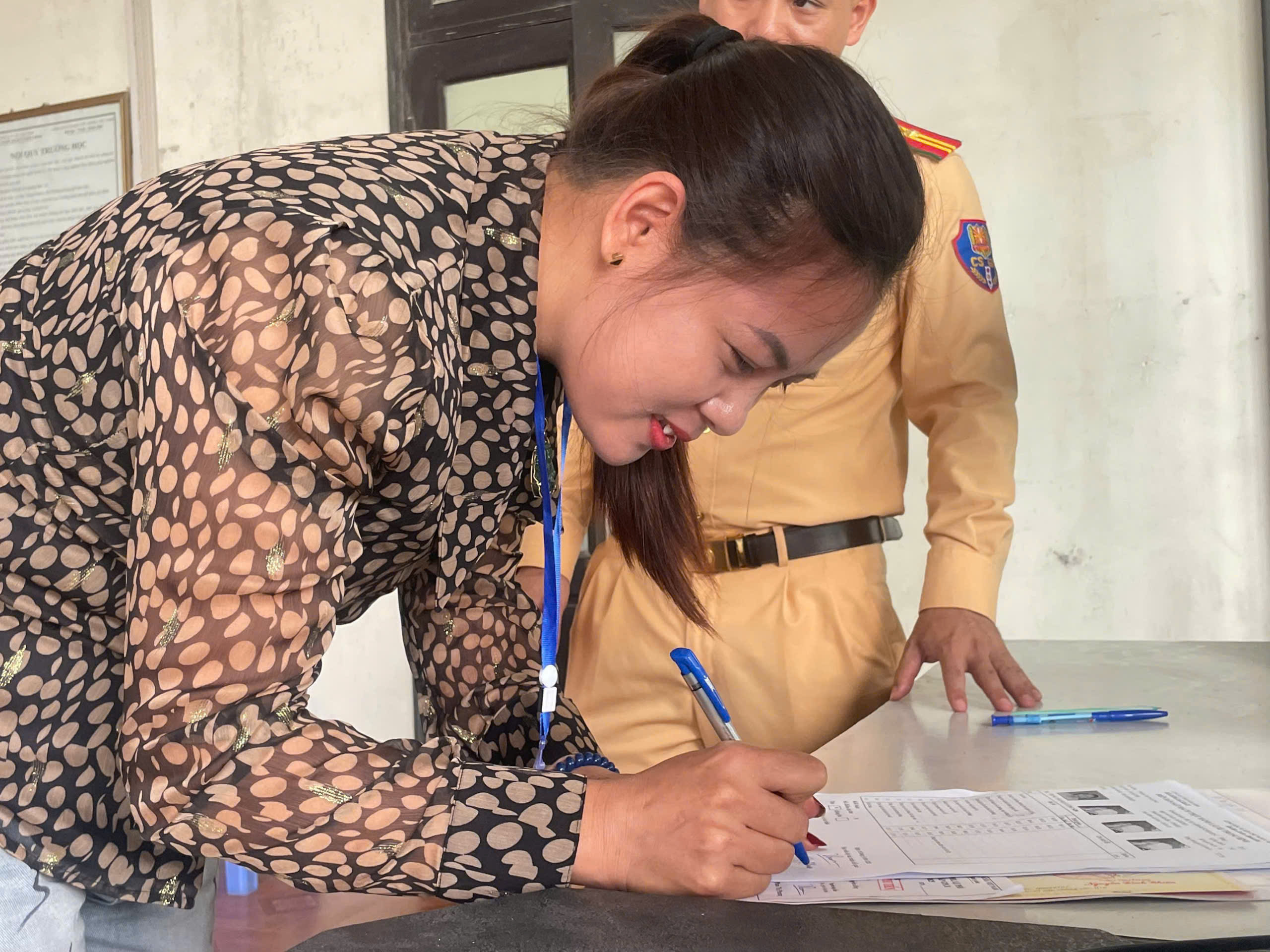 CSGT H&ograve;a B&igrave;nh lần đầu tổ chức s&aacute;t hạch GPLX &ocirc; t&ocirc;- Ảnh 26.