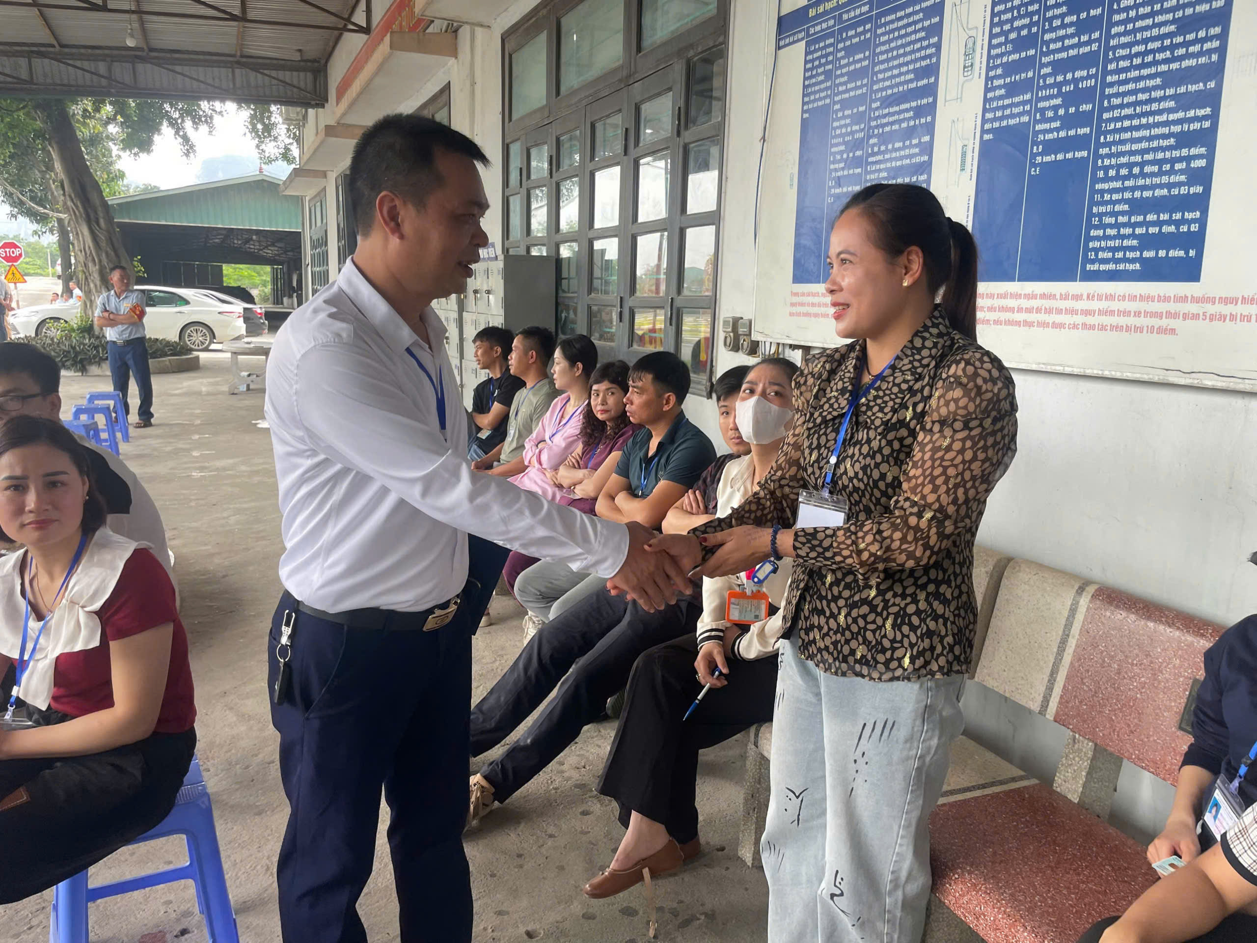 CSGT H&ograve;a B&igrave;nh lần đầu tổ chức s&aacute;t hạch GPLX &ocirc; t&ocirc;- Ảnh 25.