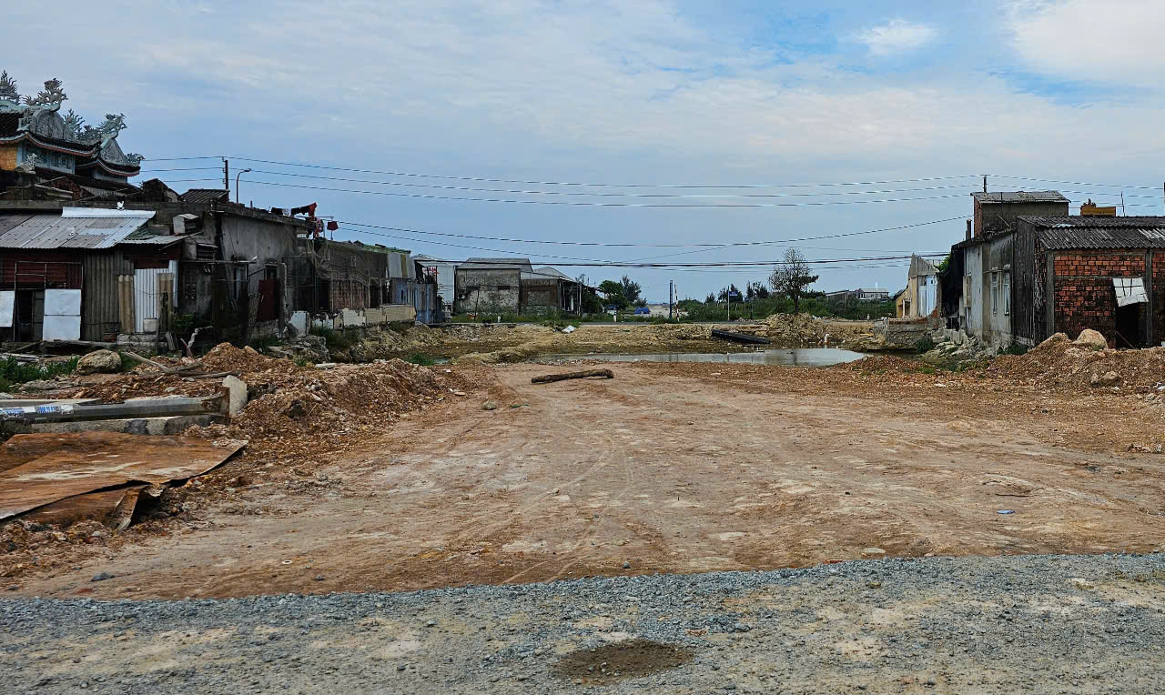 Huế: H&agrave;ng loạt tuyến đường bị r&agrave;o chắn chờ đấu nối quốc lộ, l&atilde;ng ph&iacute; tiền tỷ- Ảnh 8.