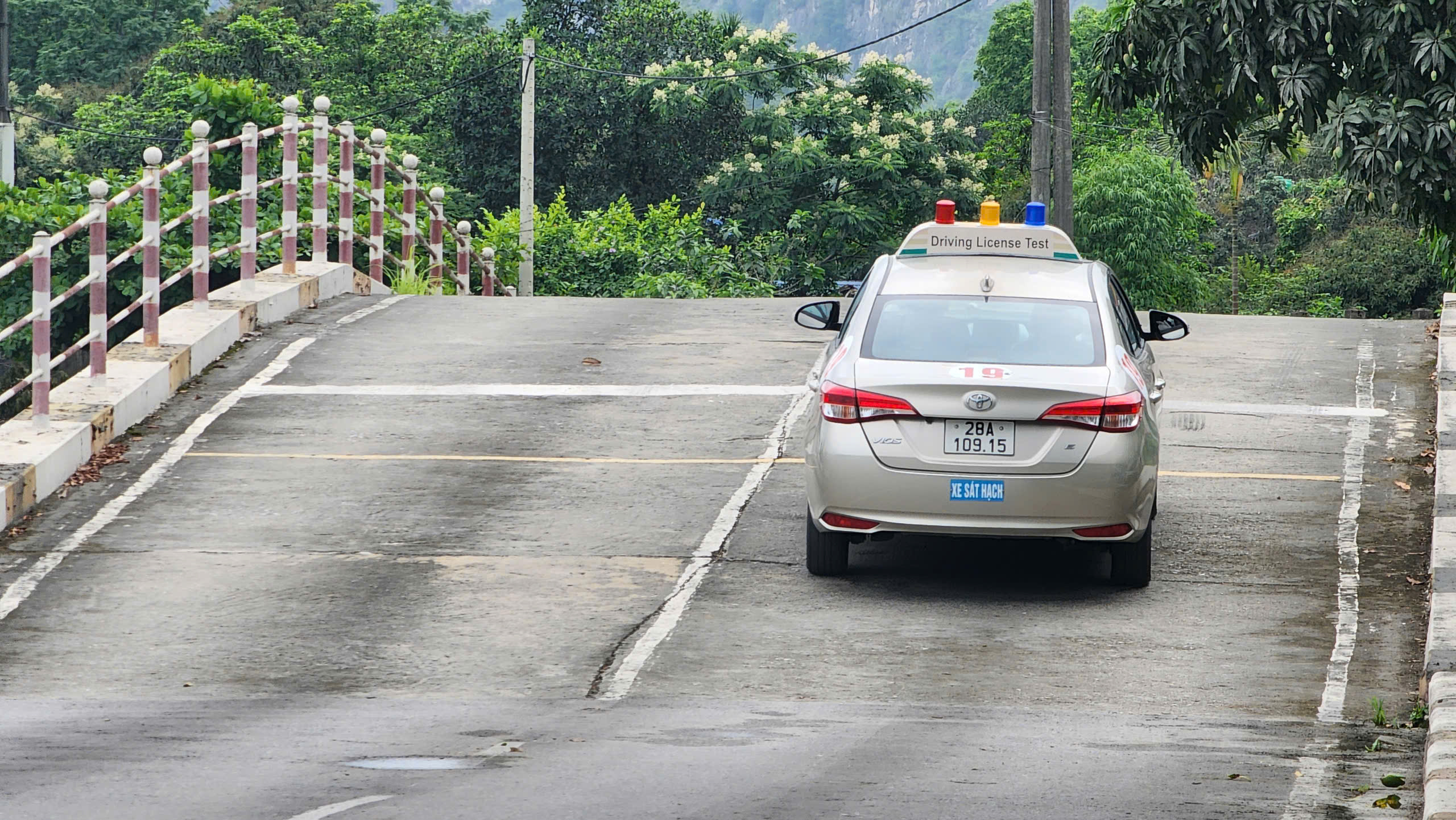 CSGT H&ograve;a B&igrave;nh lần đầu tổ chức s&aacute;t hạch GPLX &ocirc; t&ocirc;- Ảnh 6.