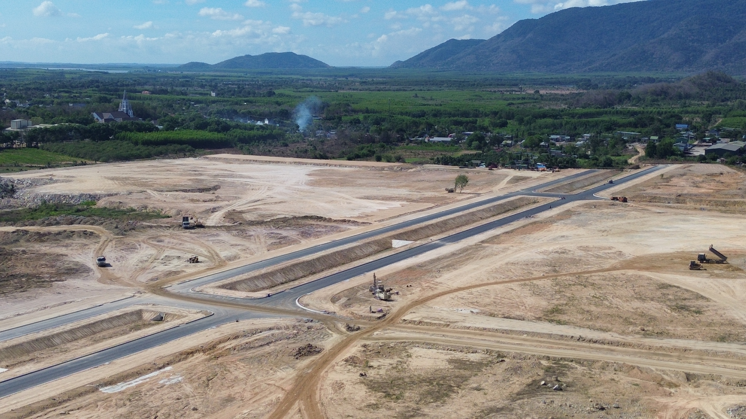 B&igrave;nh Thuận: Tăng tốc ho&agrave;n th&agrave;nh n&uacute;t giao quốc lộ 1 kết nối KCN T&acirc;n Đức trước m&ugrave;a mưa- Ảnh 7.