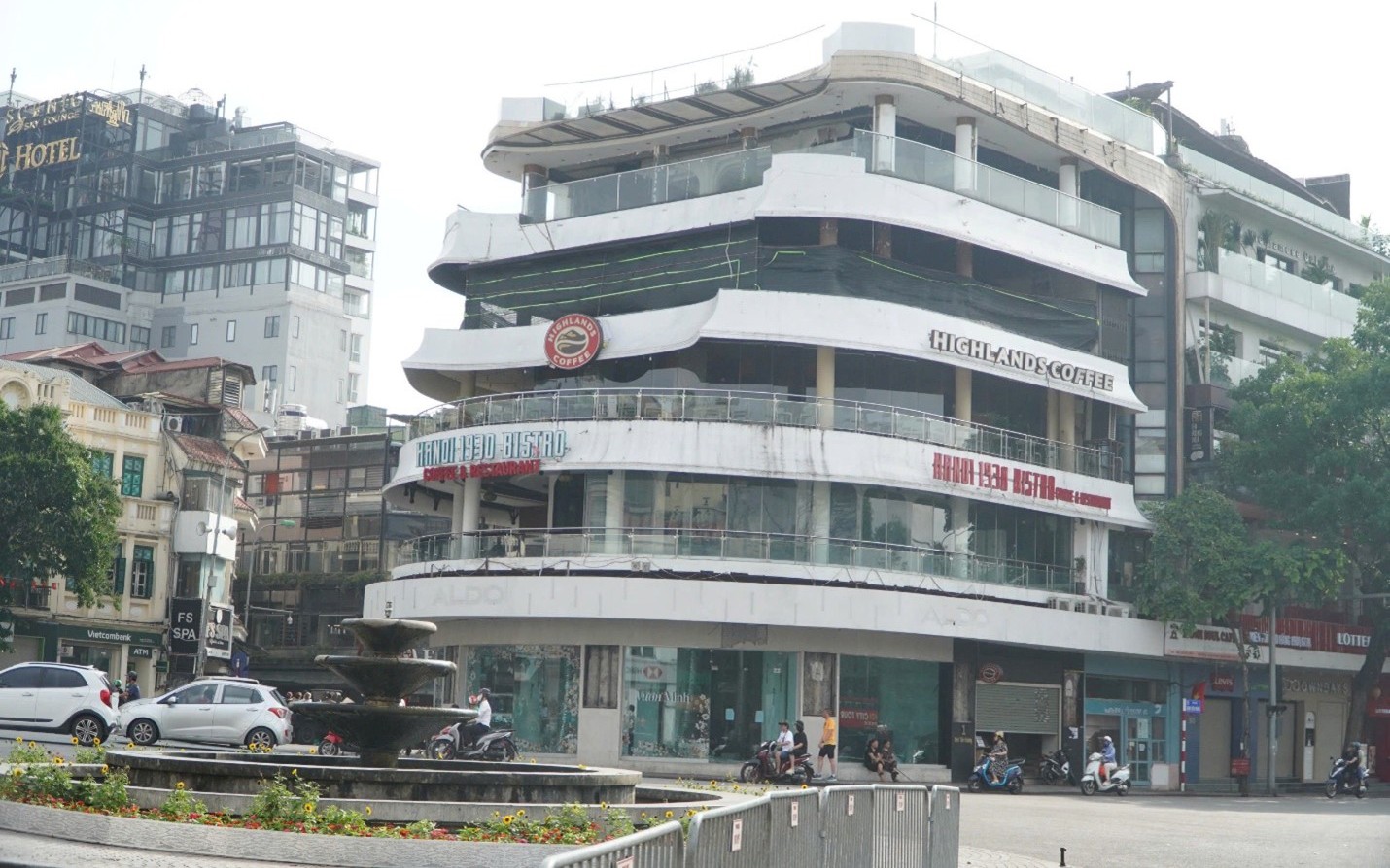 H&agrave; Nội: Ph&oacute; chủ tịch quận Ho&agrave;n Kiếm l&yacute; giải l&ugrave;i thời gian ph&aacute; dỡ t&ograve;a nh&agrave; &ldquo;H&agrave;m c&aacute; mập&rdquo;