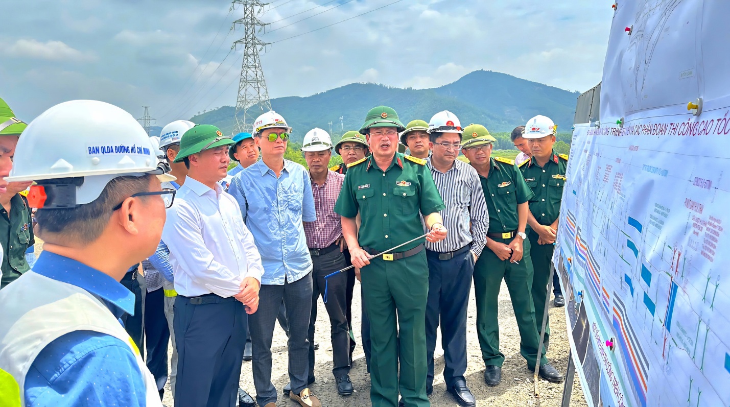 Deputy Minister Nguyen Viet Hung pushes Hoa Lien–Tuy Loan Expressway deadline- Ảnh 1. Deputy Minister Nguyen Viet Hung pushes Hoa Lien–Tuy Loan Expressway deadline- Ảnh 1.