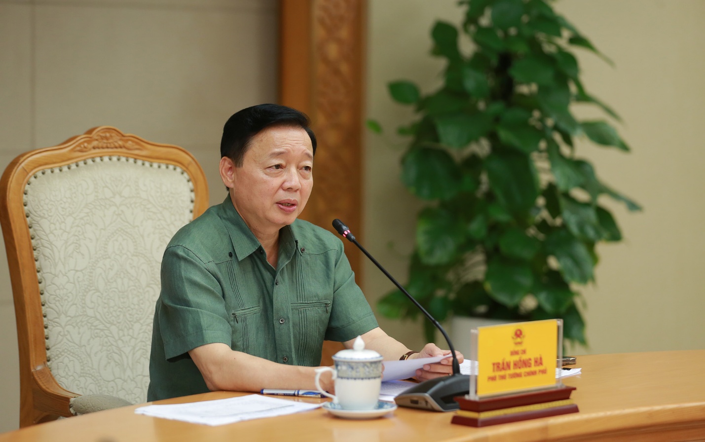 Deputy PM Tran Hong Ha urges stronger actions to stabilize Vietnam&rsquo;s real estate market- Ảnh 1.