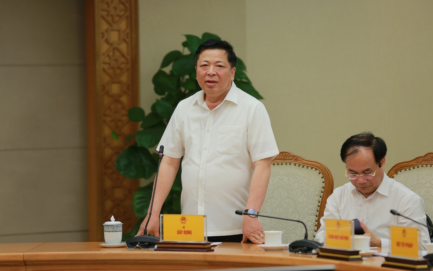 Deputy PM Tran Hong Ha urges stronger actions to stabilize Vietnam&rsquo;s real estate market- Ảnh 2.