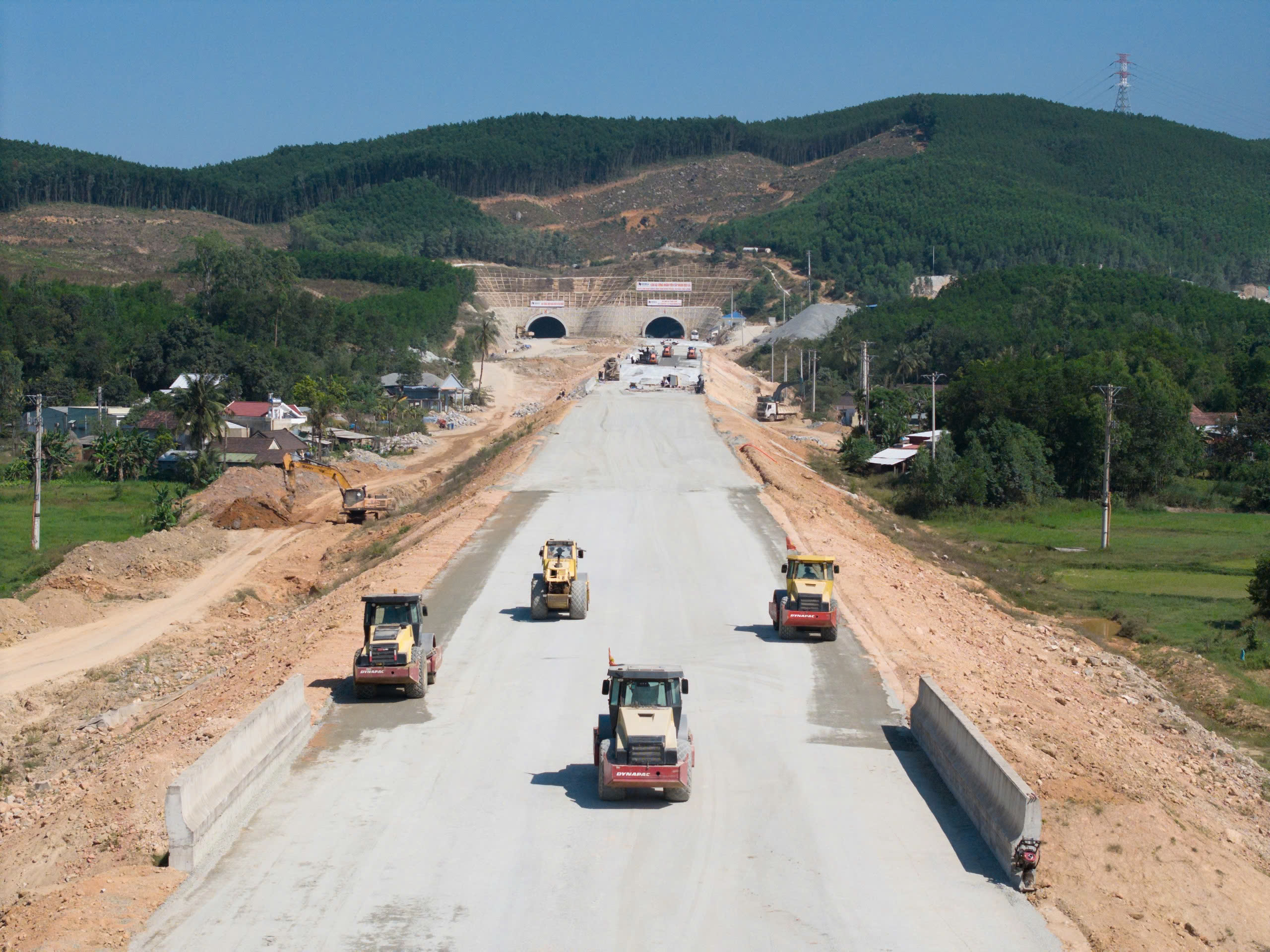 Tức tốc bổ sung nguồn đ&aacute; phục vụ cao tốc Quảng Ng&atilde;i - Ho&agrave;i Nhơn- Ảnh 3.