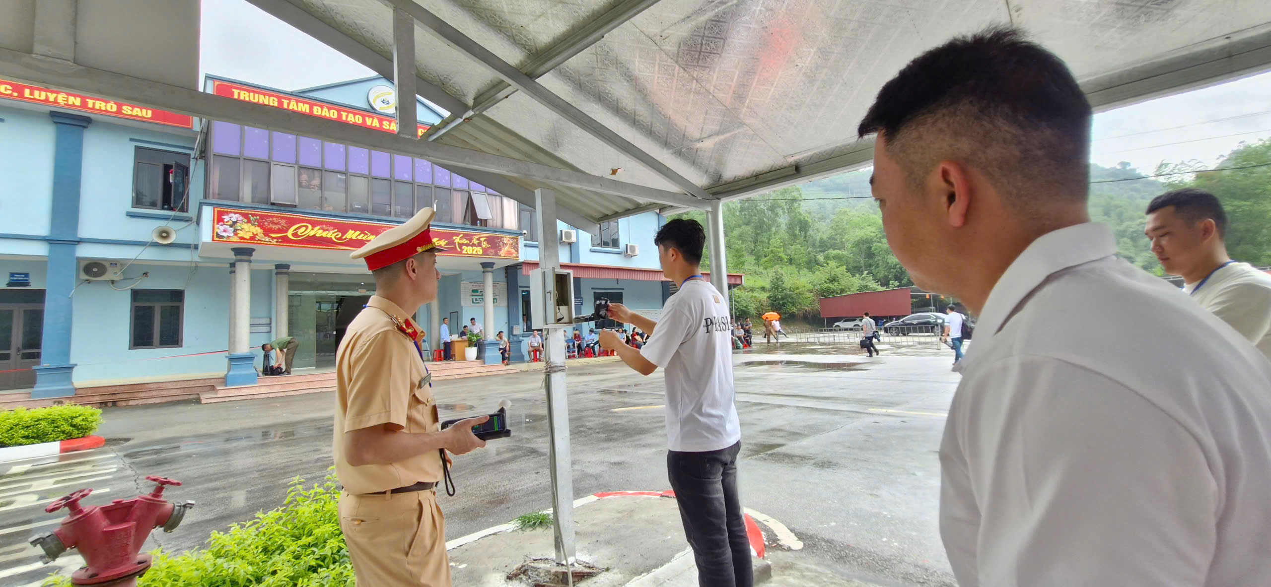 Kỳ s&aacute;t hạch l&aacute;i xe đầu ti&ecirc;n do CSGT Lạng Sơn tổ chức: Kiểm tra nồng độ cồn tất cả th&iacute; sinh- Ảnh 5.