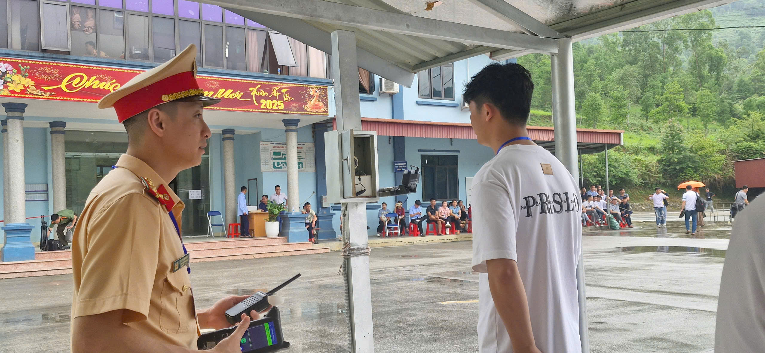 Kỳ s&aacute;t hạch l&aacute;i xe đầu ti&ecirc;n do CSGT Lạng Sơn tổ chức: Kiểm tra nồng độ cồn tất cả th&iacute; sinh- Ảnh 4.