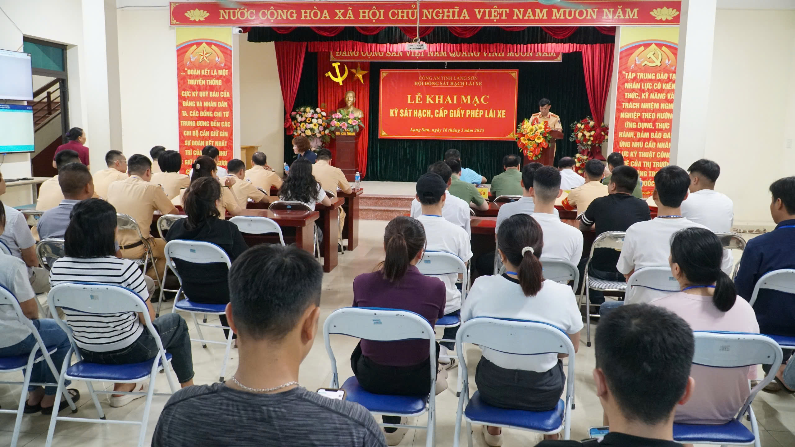 Kỳ s&aacute;t hạch l&aacute;i xe đầu ti&ecirc;n do CSGT Lạng Sơn tổ chức: Kiểm tra nồng độ cồn tất cả th&iacute; sinh- Ảnh 3.