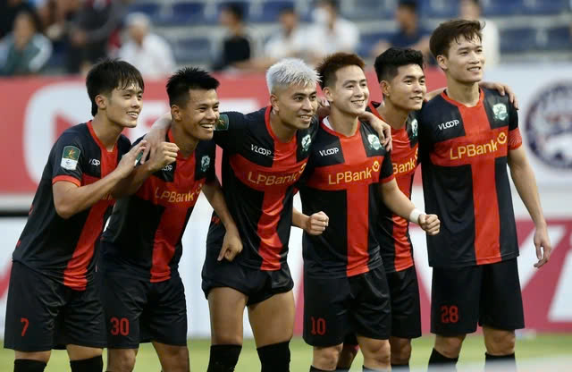 Chiến thắng Trẻ TP.HCM, đội b&oacute;ng của Ho&agrave;ng Đức trở lại V-League sau 11 năm- Ảnh 1.