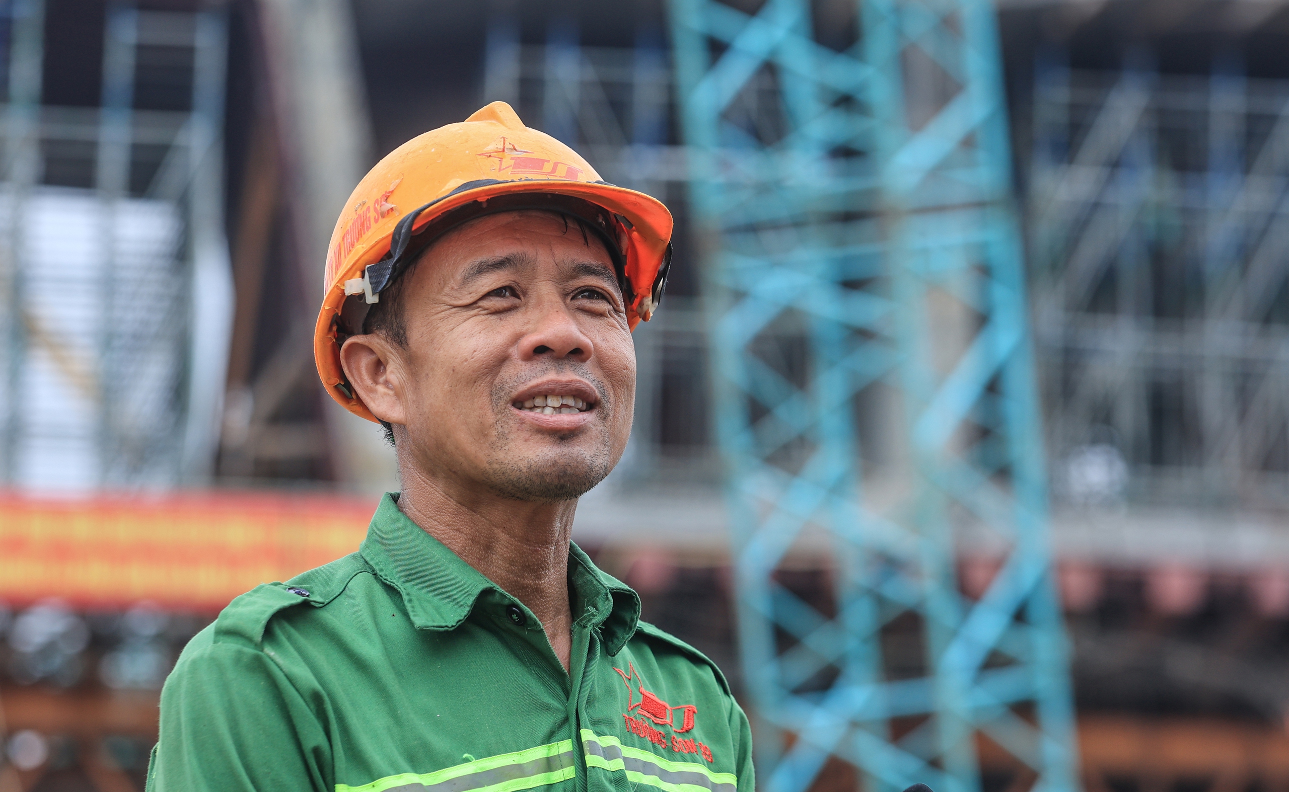 Những nhịp dầm đang vươn ra s&ocirc;ng Hồng, cầu Phong Ch&acirc;u dần th&agrave;nh h&igrave;nh- Ảnh 15.