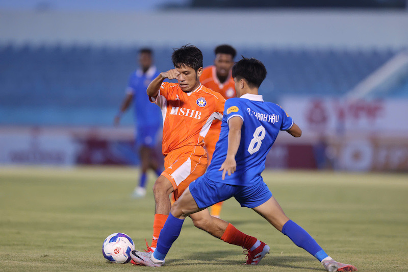 Thắng kịch t&iacute;nh Quảng Nam trong thế thiếu người, Đ&agrave; Nẵng thắp lại hy vọng trụ hạng- Ảnh 1.