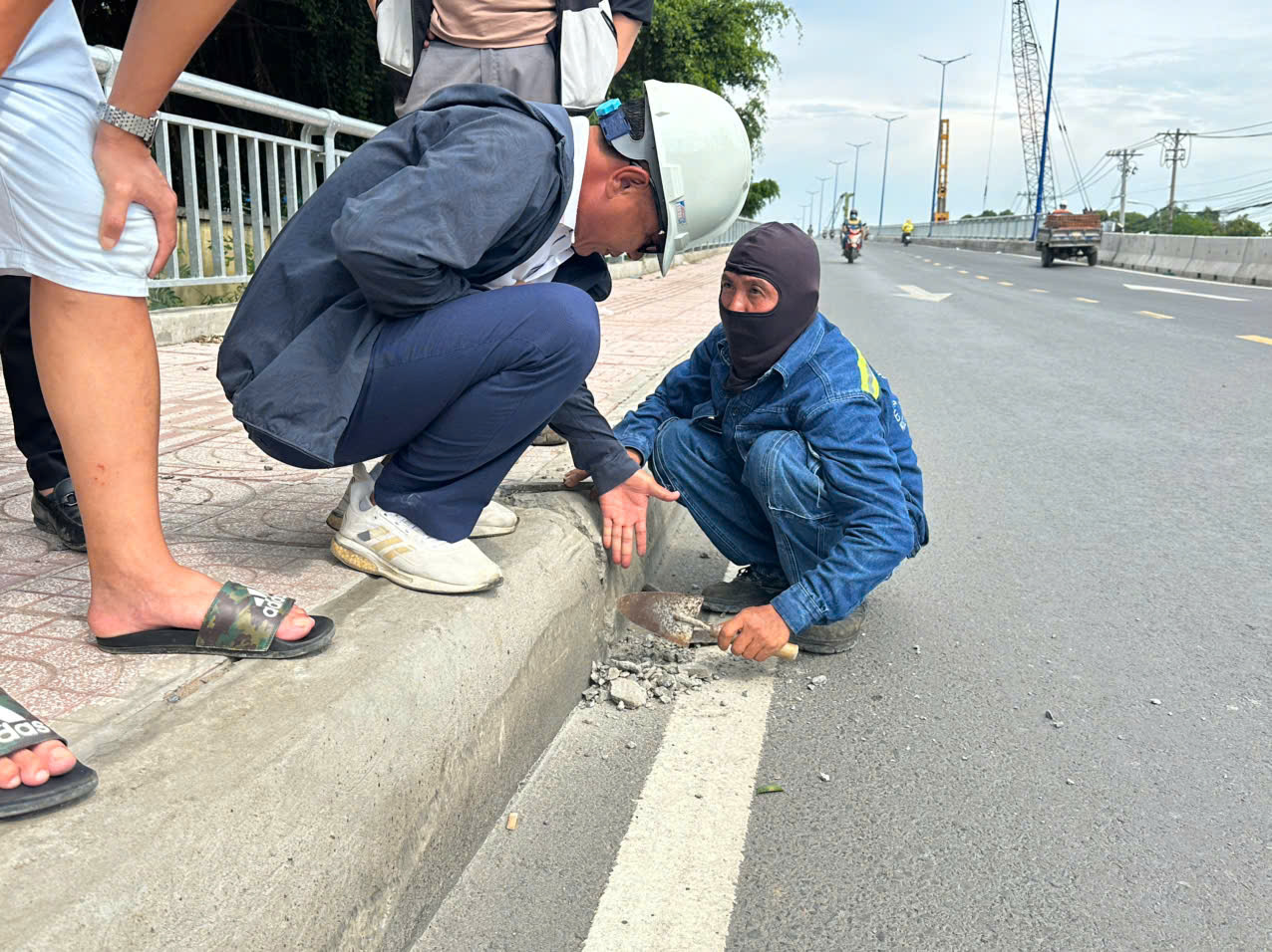 TP.HCM: Cầu Tăng Long hơn 700 tỷ đồng mới đưa v&agrave;o sử dụng đ&atilde; sụt l&uacute;n- Ảnh 6.