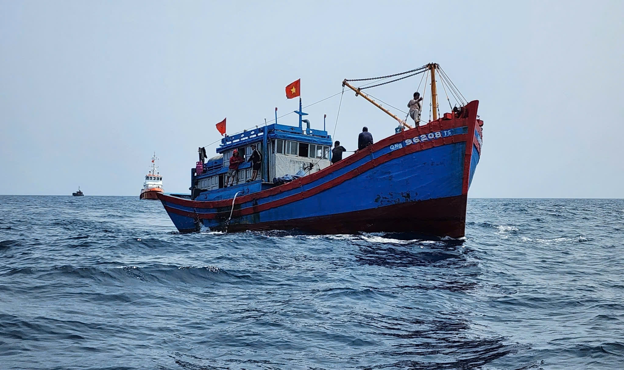 Vụ chìm sà lan 9 người chết, mất tích: Hơn 1 năm vẫn chưa trục vớt tàu kéo vì sao?- Ảnh 3. Vụ chìm sà lan 9 người chết, mất tích: Hơn 1 năm vẫn chưa trục vớt tàu kéo vì sao?- Ảnh 3.