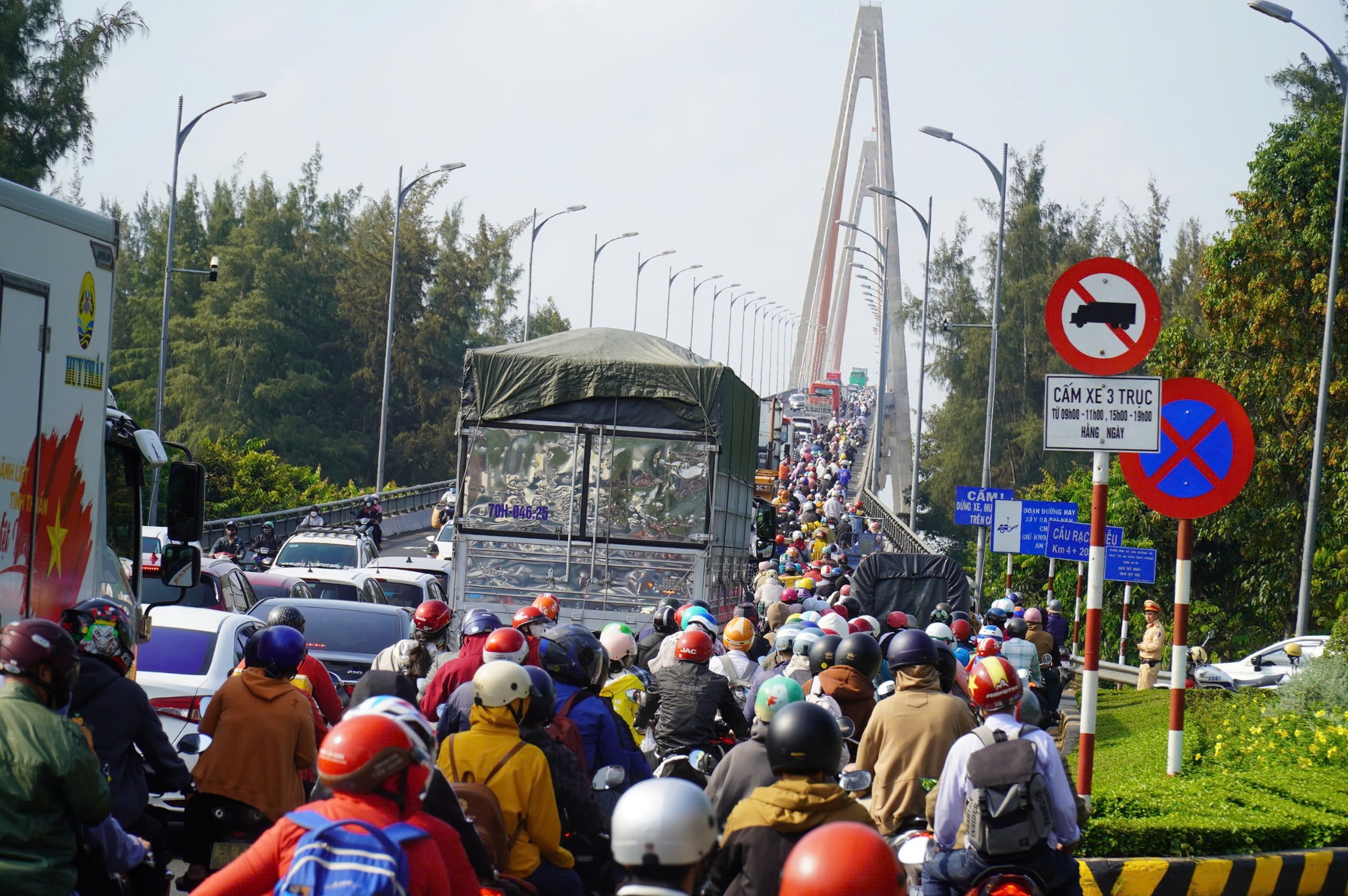 Dịp 2/9, dân miền Tây sẽ thong dong khi qua cầu Rạch Miễu?- Ảnh 2. Dịp 2/9, dân miền Tây sẽ thong dong khi qua cầu Rạch Miễu?- Ảnh 2.