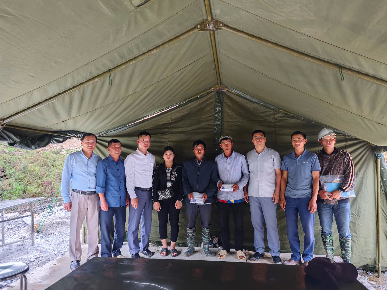 Nạn nhân vụ sạt lở tại công trường thủy điện ở Lai Châu được hỗ trợ ra sao?- Ảnh 1. Nạn nhân vụ sạt lở tại công trường thủy điện ở Lai Châu được hỗ trợ ra sao?- Ảnh 1.