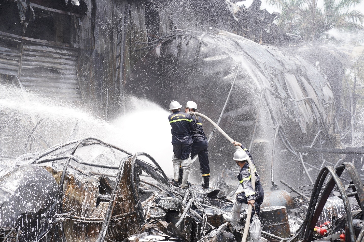 Sắp c&ocirc;ng diễn vở kịch &ldquo;Ngược chiều b&igrave;nh an&rdquo;- Ảnh 2.