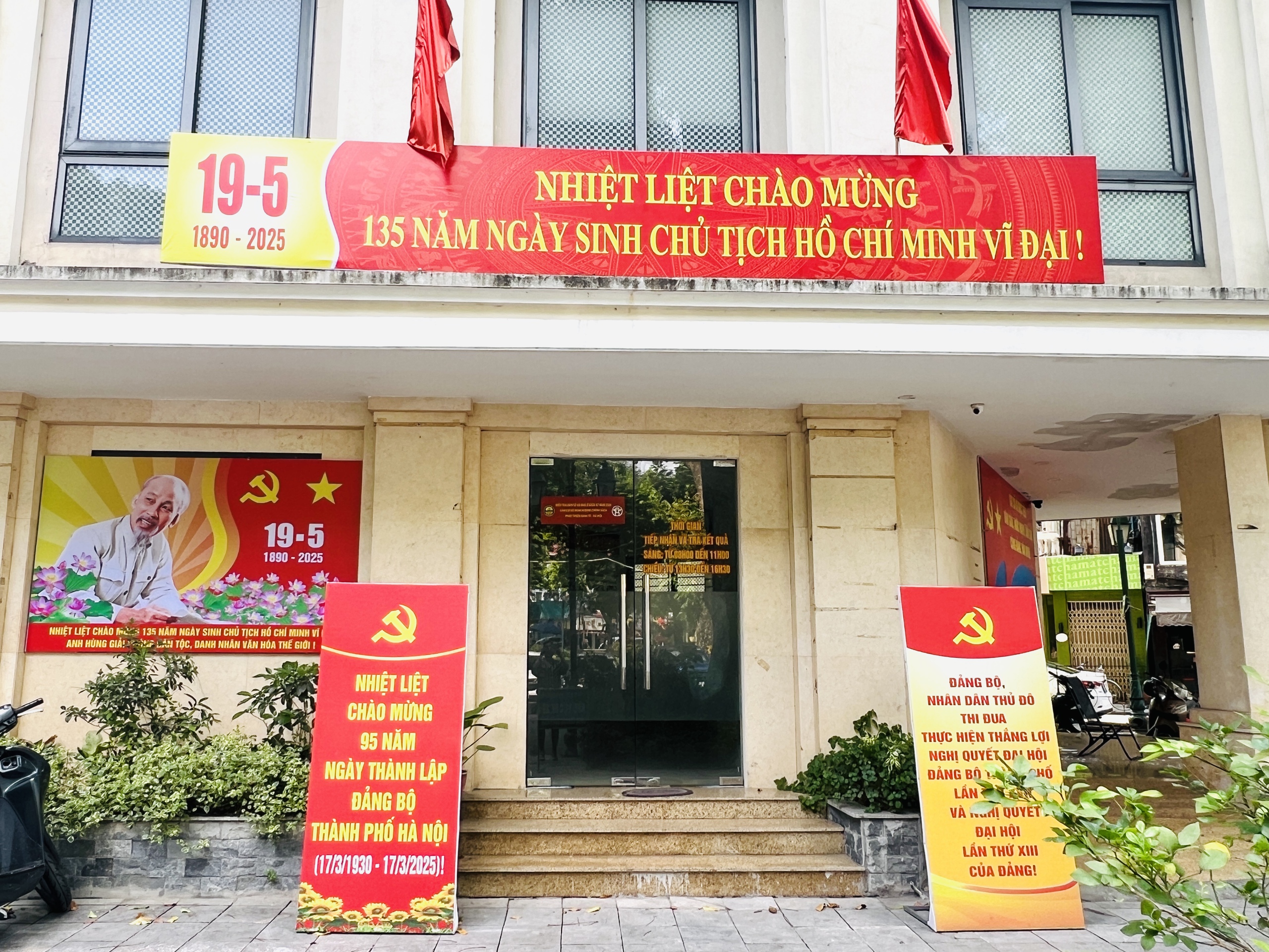 Thủ đ&ocirc; H&agrave; Nội rực rỡ cờ hoa mừng sinh nhật B&aacute;c- Ảnh 8.