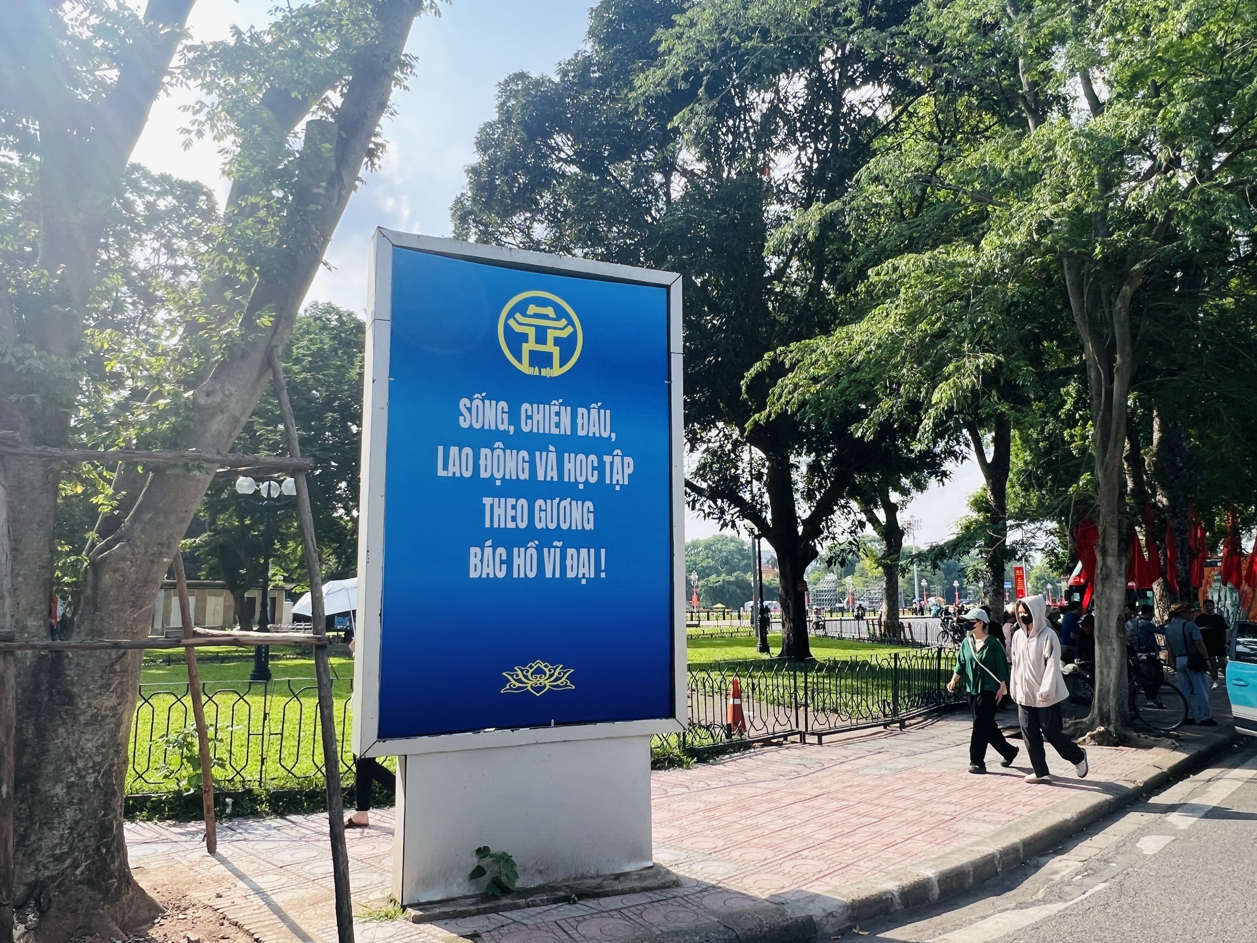 Thủ đ&ocirc; H&agrave; Nội rực rỡ cờ hoa mừng sinh nhật B&aacute;c- Ảnh 5.