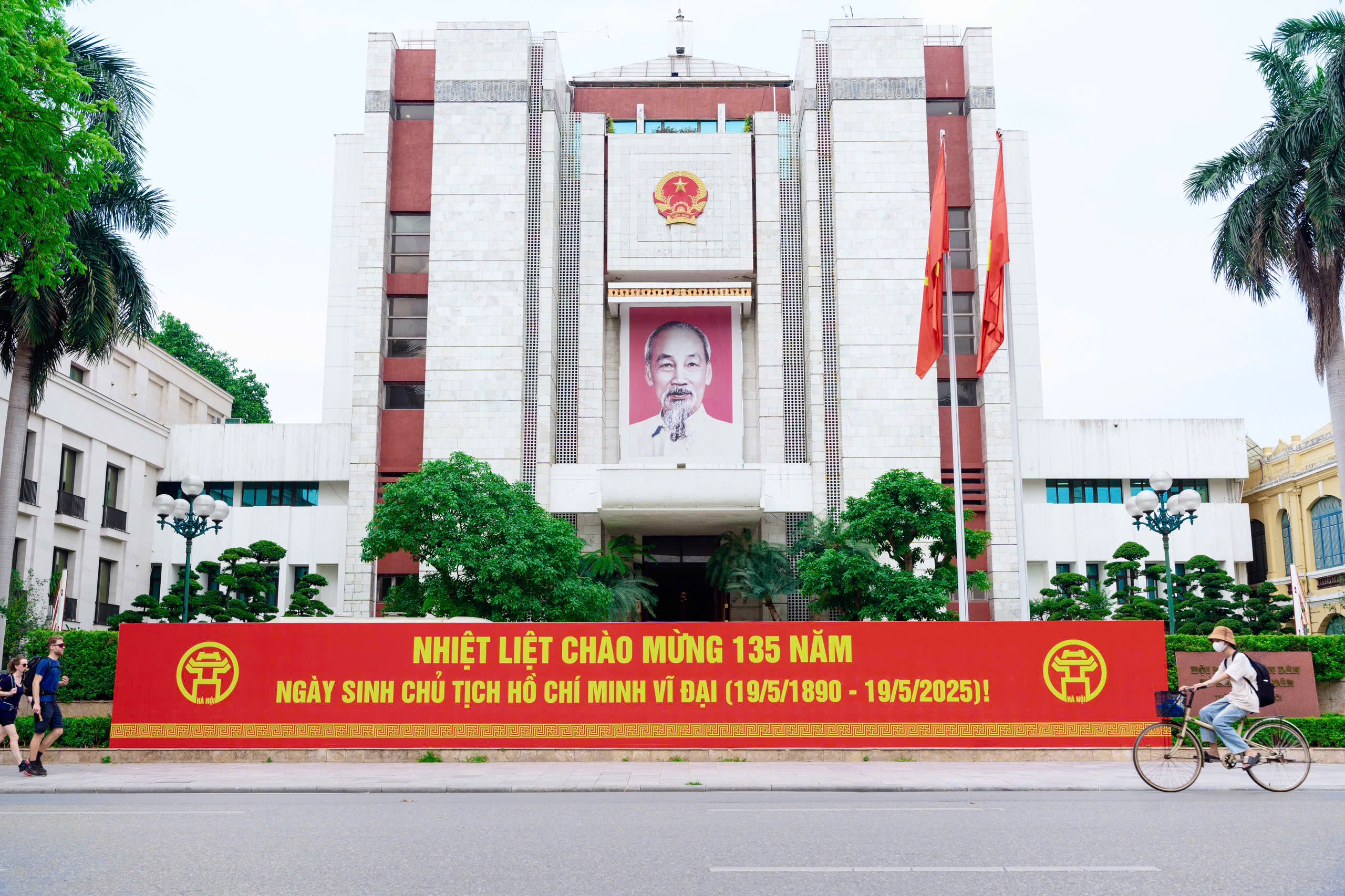 Thủ đ&ocirc; H&agrave; Nội rực rỡ cờ hoa mừng sinh nhật B&aacute;c- Ảnh 7.