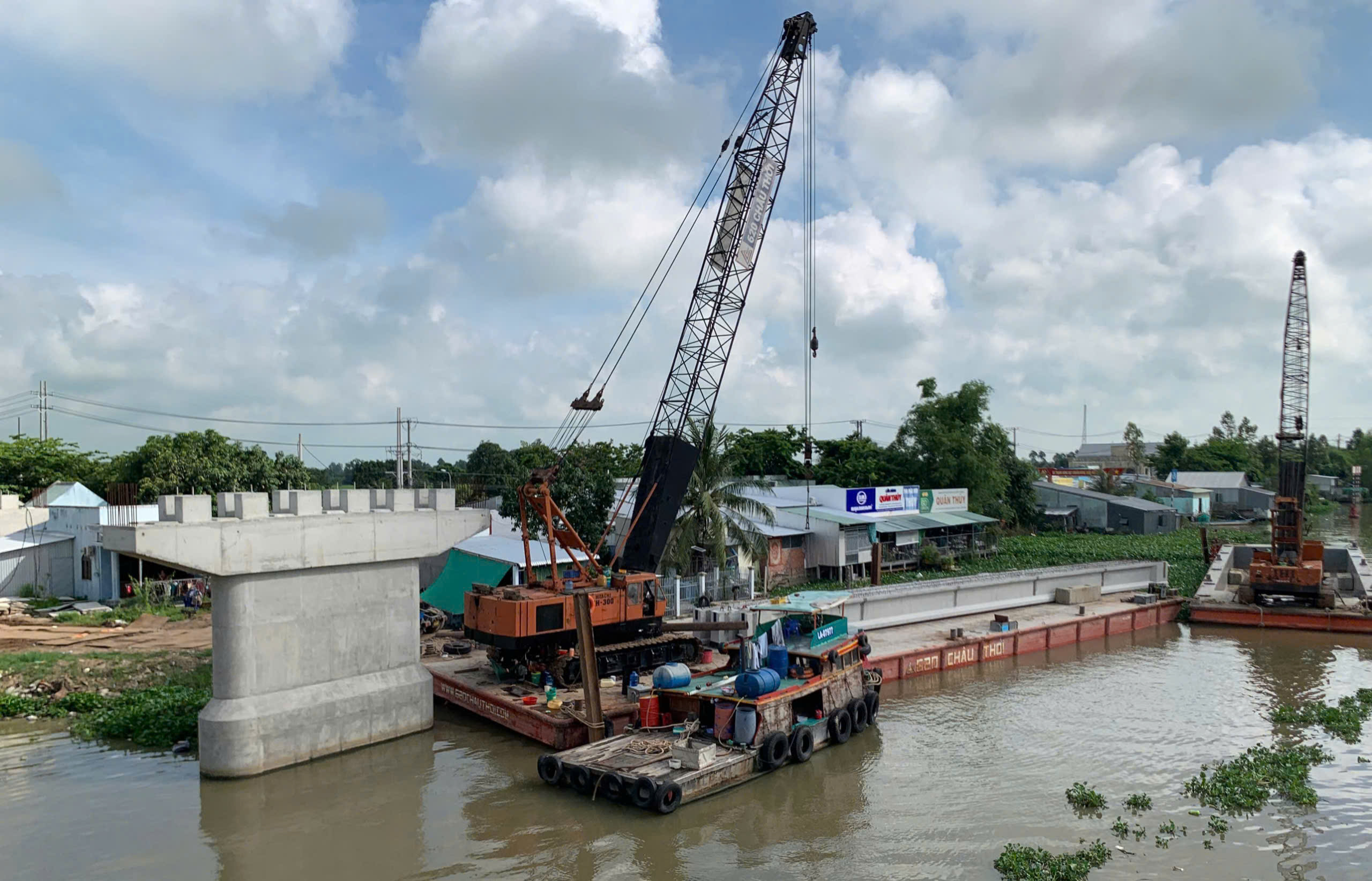 Kiên Giang: Cầu Vàm Xáng Thị Đội gác dầm 6/9 nhịp, quyết tâm về đích trước hạn- Ảnh 2. Kiên Giang: Cầu Vàm Xáng Thị Đội gác dầm 6/9 nhịp, quyết tâm về đích trước hạn- Ảnh 2.
