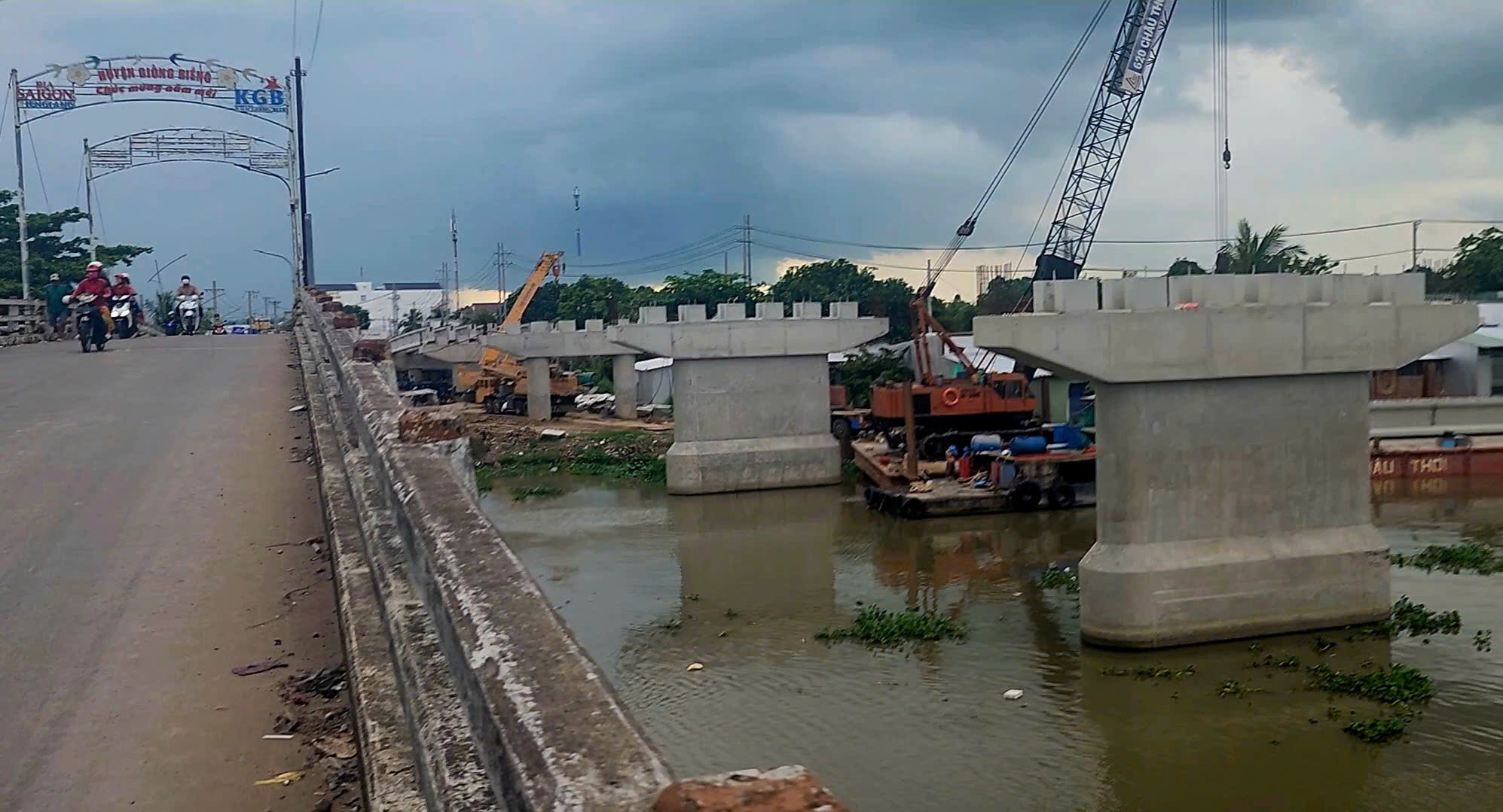 Kiên Giang: Cầu Vàm Xáng Thị Đội gác dầm 6/9 nhịp, quyết tâm về đích trước hạn- Ảnh 3. Kiên Giang: Cầu Vàm Xáng Thị Đội gác dầm 6/9 nhịp, quyết tâm về đích trước hạn- Ảnh 3.