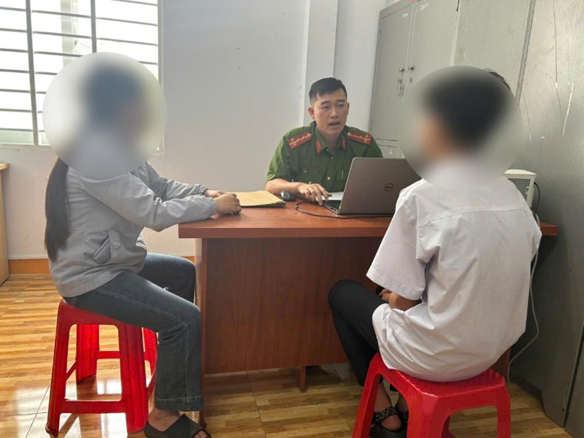 Đắk N&ocirc;ng: Xử l&yacute; nghi&ecirc;m hiện tượng t&aacute;i b&ugrave;ng ph&aacute;t n&eacute;m đ&aacute; xe kh&aacute;ch- Ảnh 2.