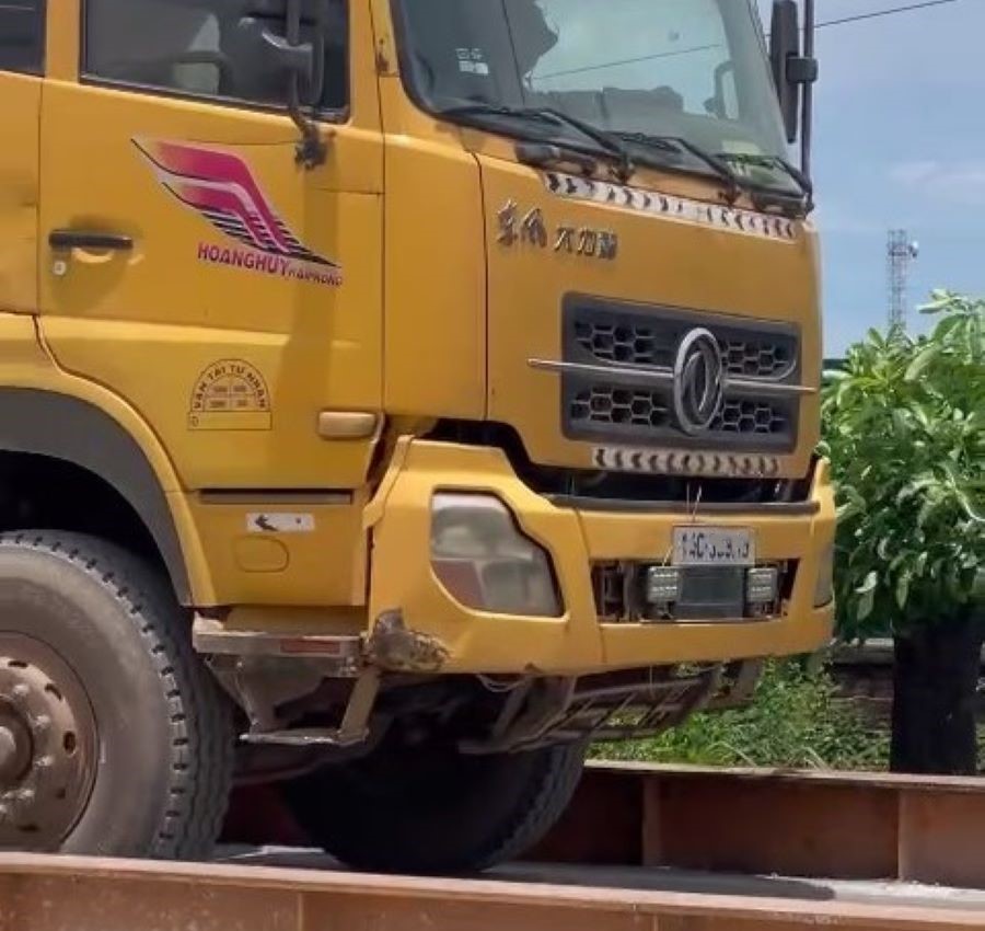 T&agrave;i xế chở qu&aacute; tải, hai chủ xe ở Quảng Trị bị phạt hơn 100 triệu đồng- Ảnh 1.