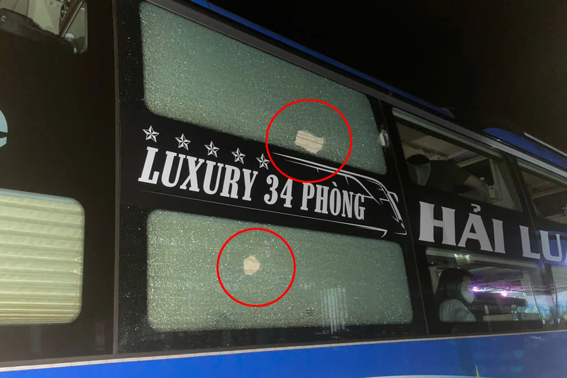 Đắk N&ocirc;ng: Xử l&yacute; nghi&ecirc;m hiện tượng t&aacute;i b&ugrave;ng ph&aacute;t n&eacute;m đ&aacute; xe kh&aacute;ch- Ảnh 1.