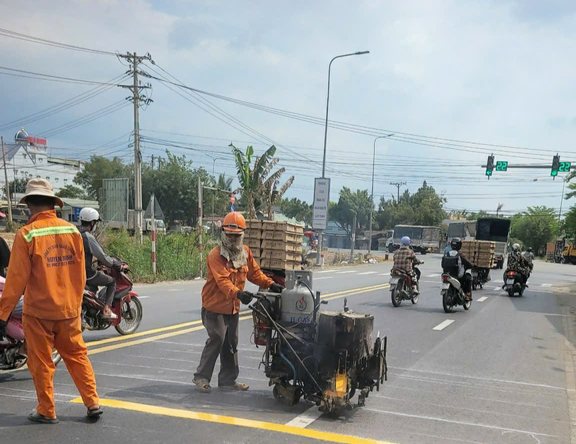 Long An: Thực hiện 20 c&ocirc;ng tr&igrave;nh xử l&yacute; điểm đen, điểm tiềm ẩn tai nạn giao th&ocirc;ng- Ảnh 2.