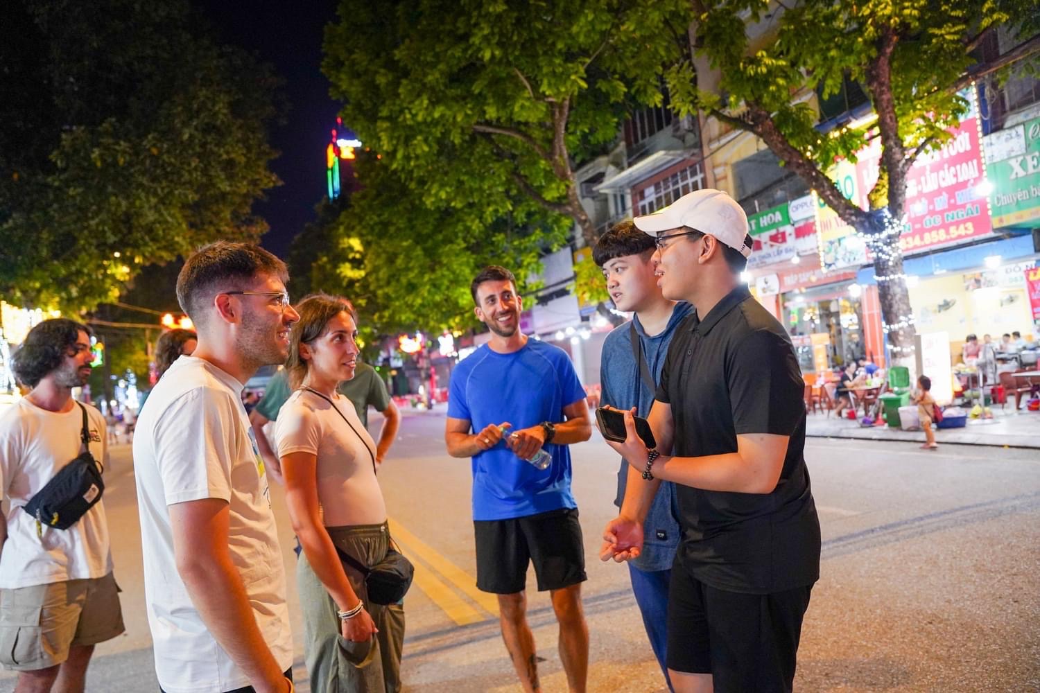 Việt Nam - Sức h&uacute;t th&aacute;ng Tư trong mắt bạn b&egrave; bốn phương- Ảnh 4.