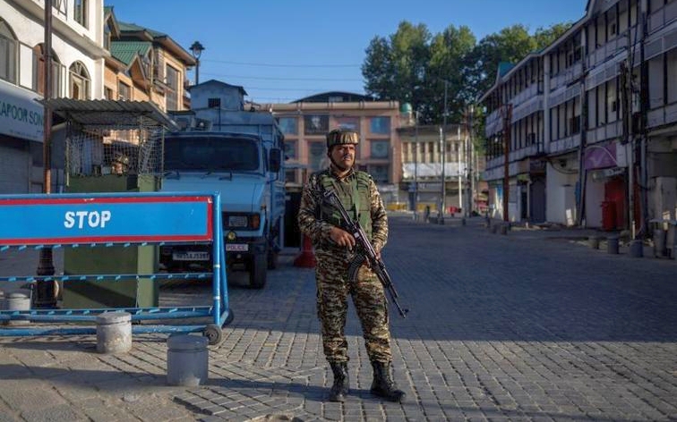 Pakistan k&ecirc;u gọi người d&acirc;n t&iacute;ch trữ lương thực giữa l&uacute;c căng thẳng với Ấn Độ leo thang