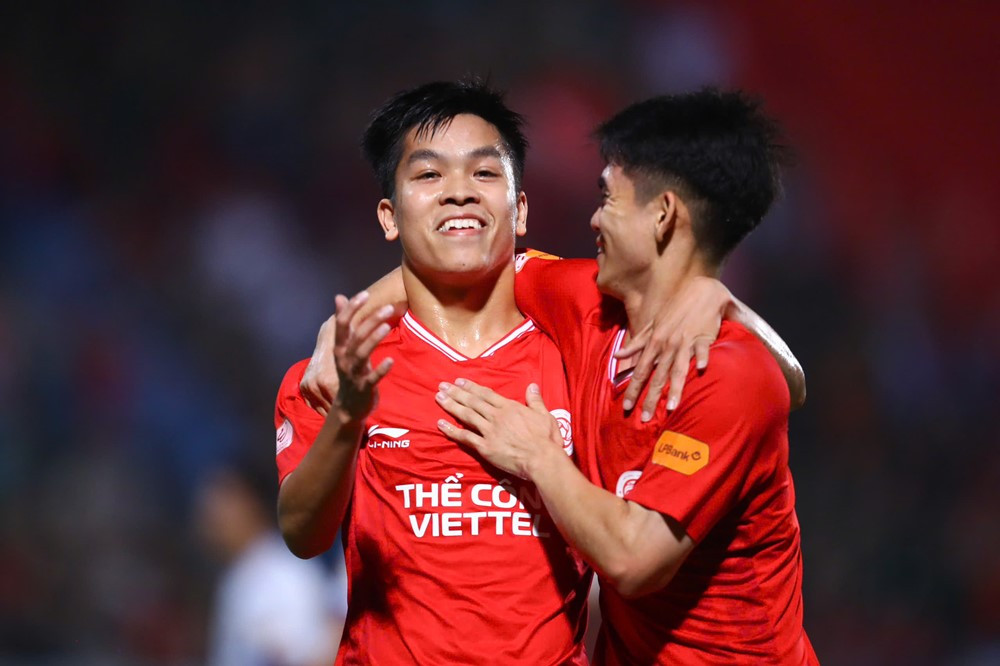 HLV Popov t&aacute;i xuất V-League theo c&aacute;ch kh&ocirc;ng thể ấn tượng hơn- Ảnh 2.